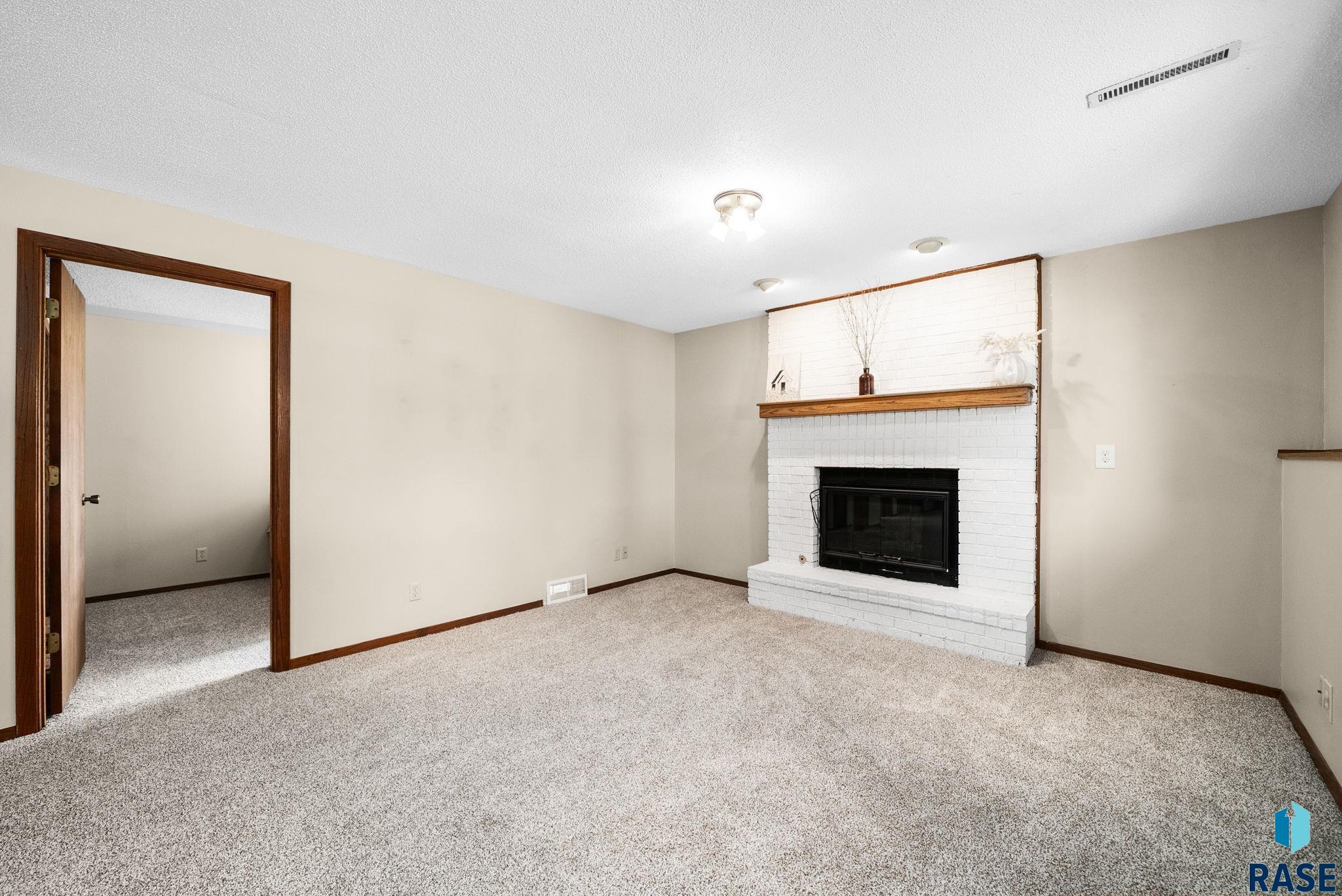 1224 S Dunham Cir