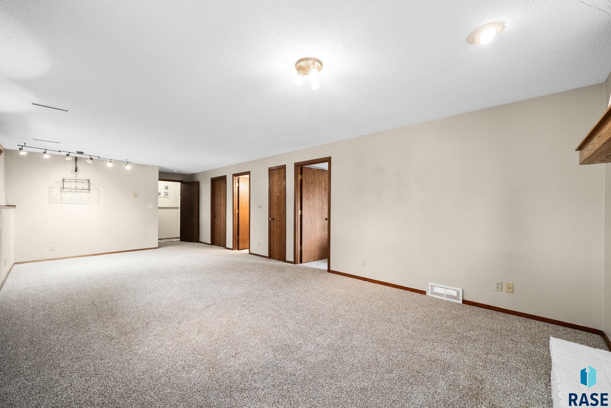 1224 S Dunham Cir
