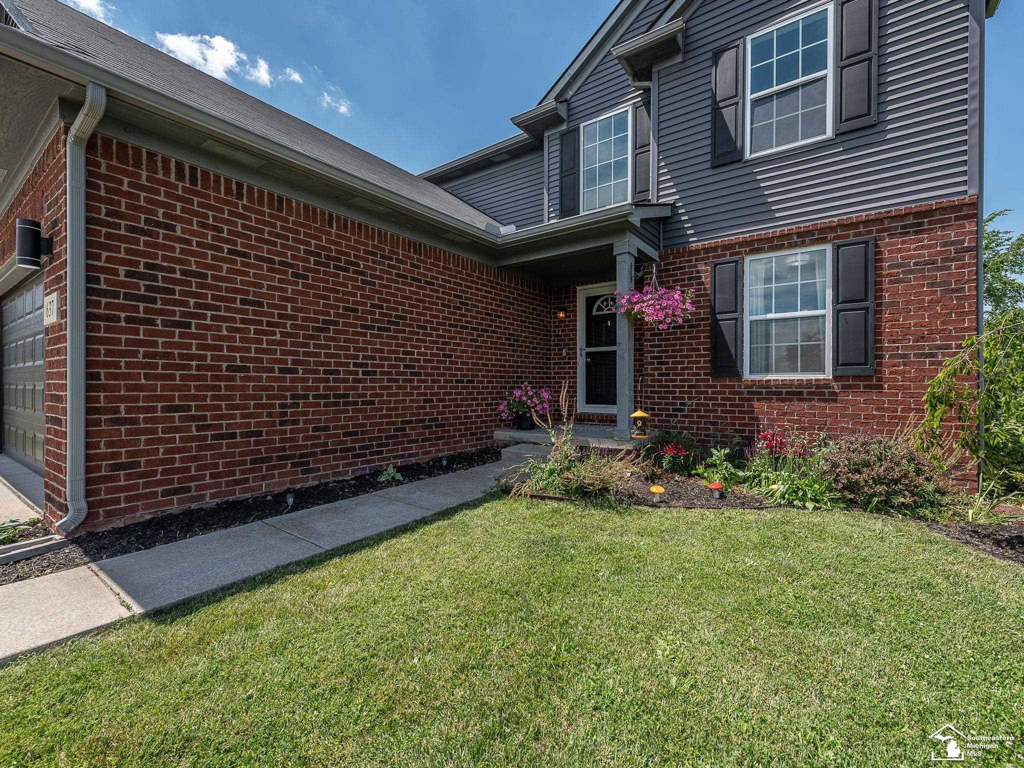 637 Falcon Drive