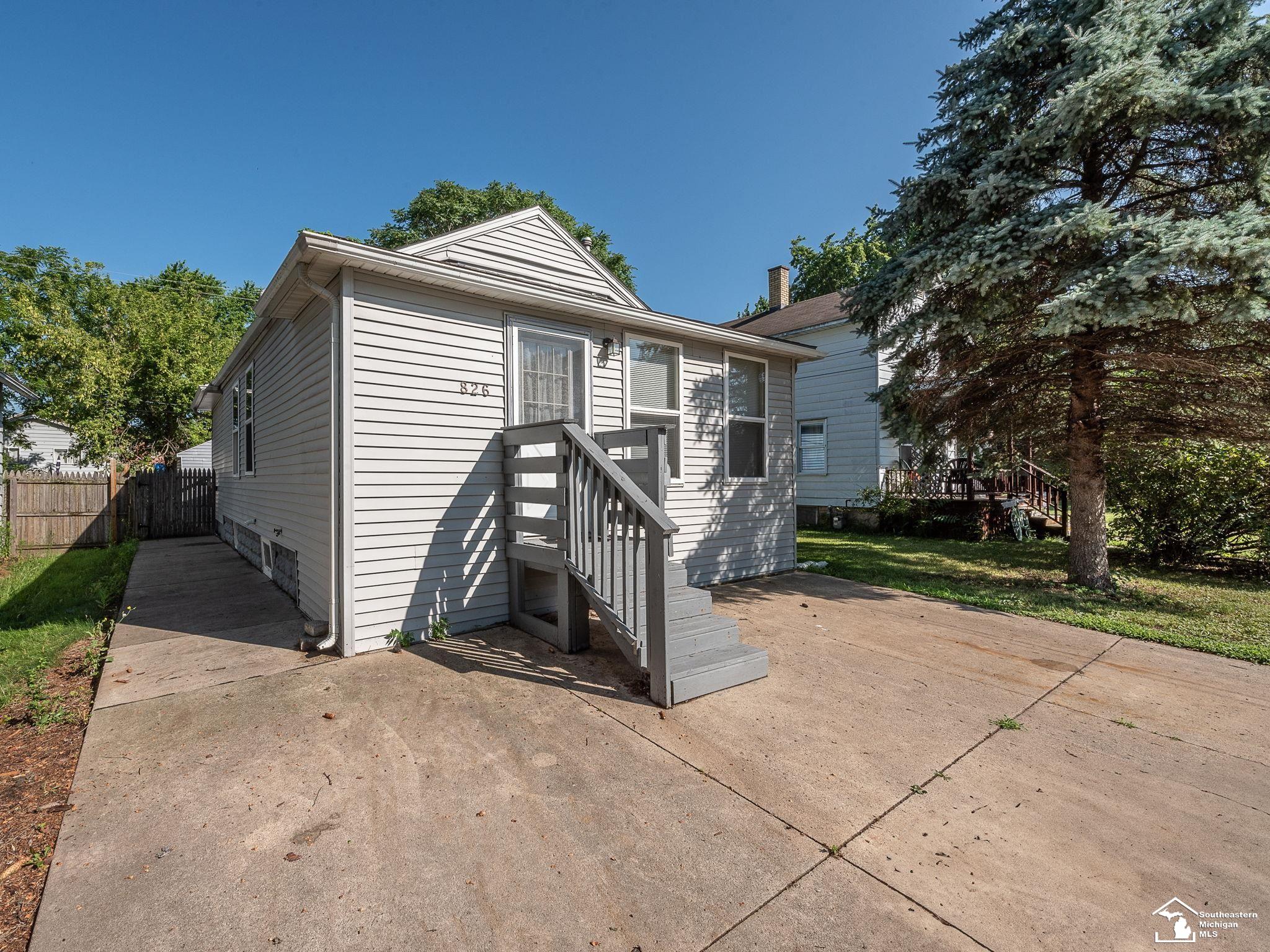 826 Adams Street