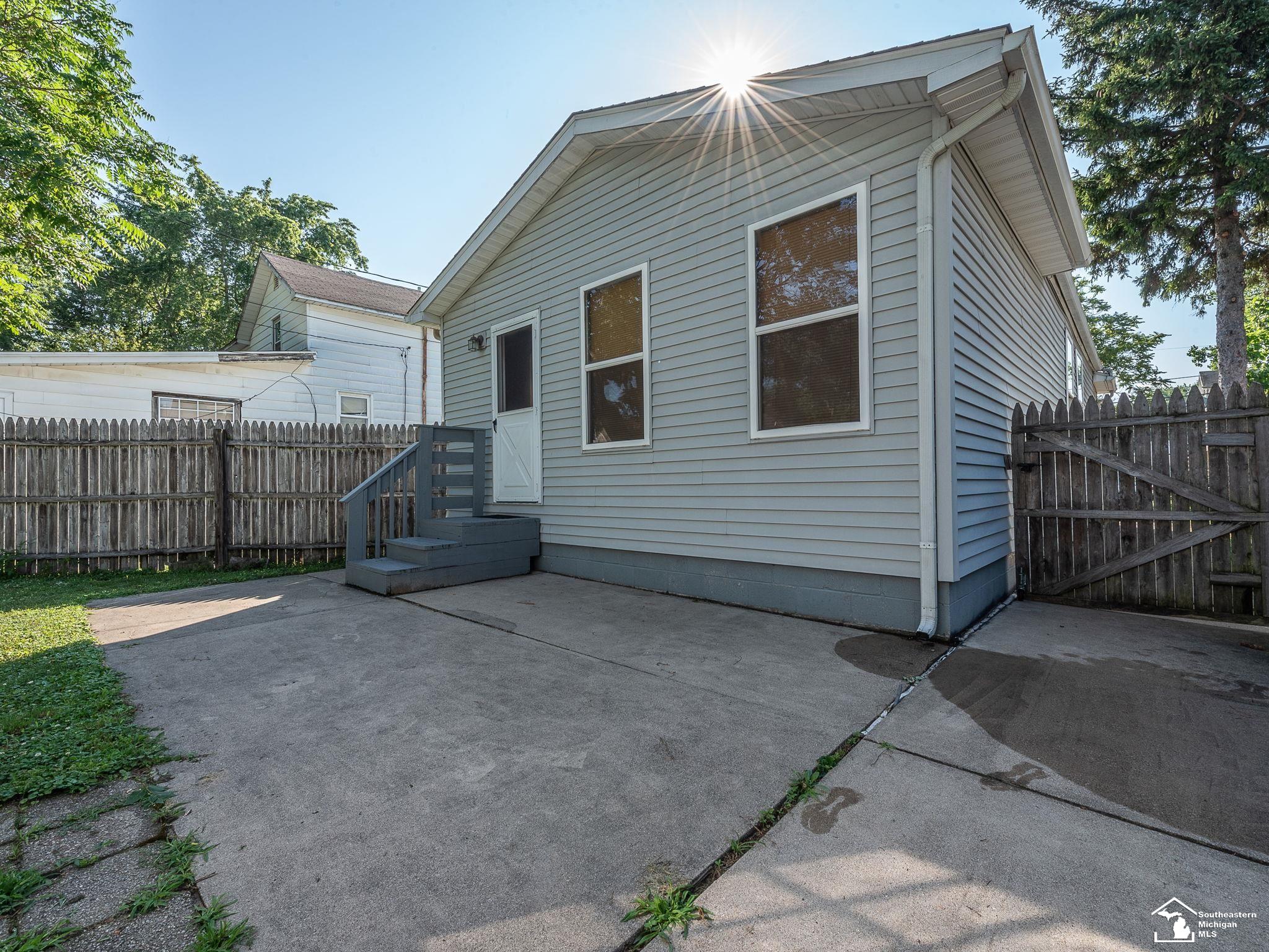 826 Adams Street