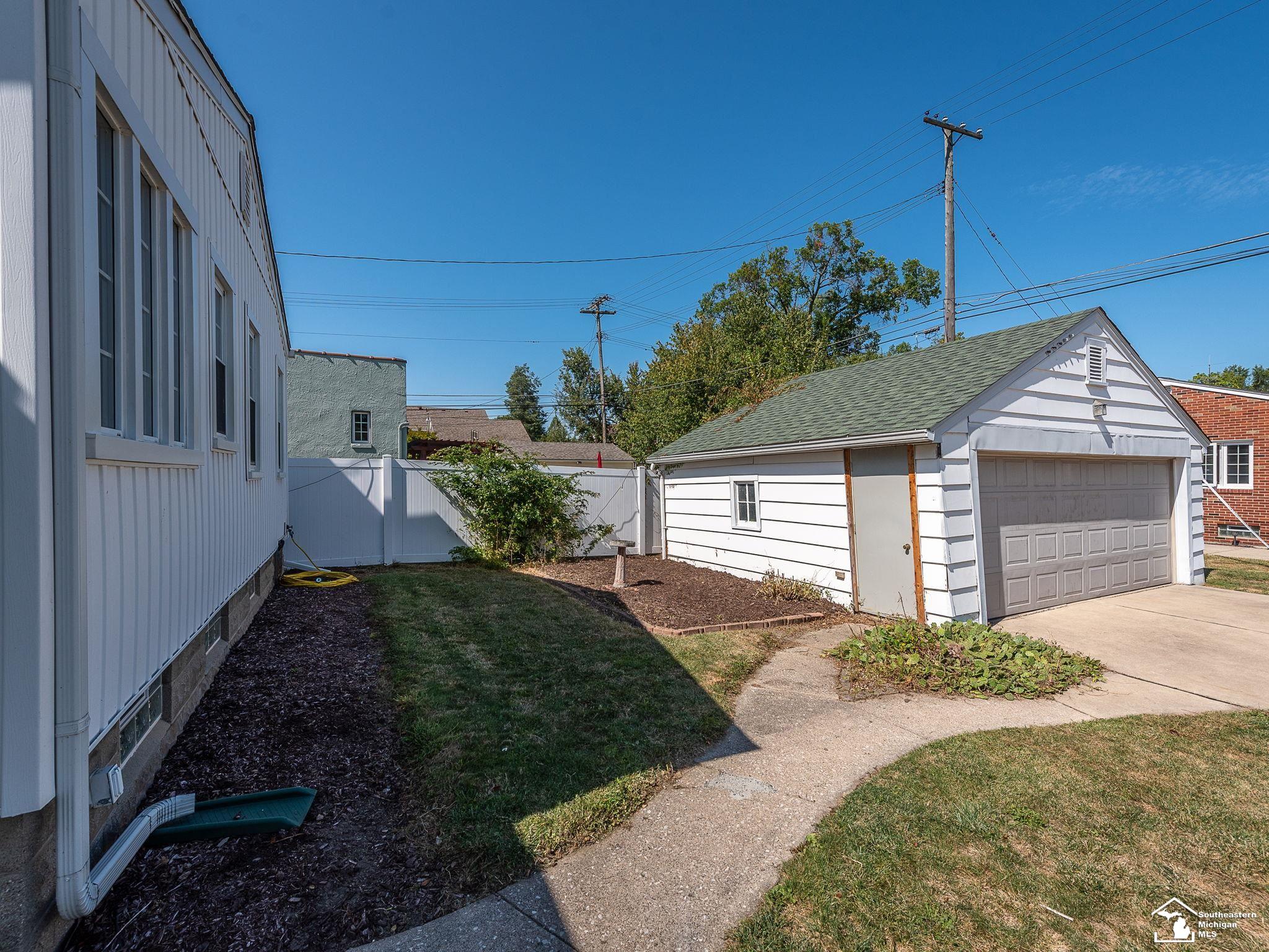 425 Maywood Avenue
