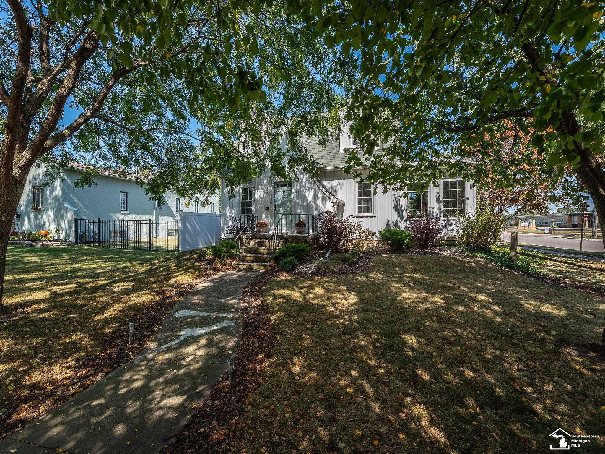 425 Maywood Avenue
