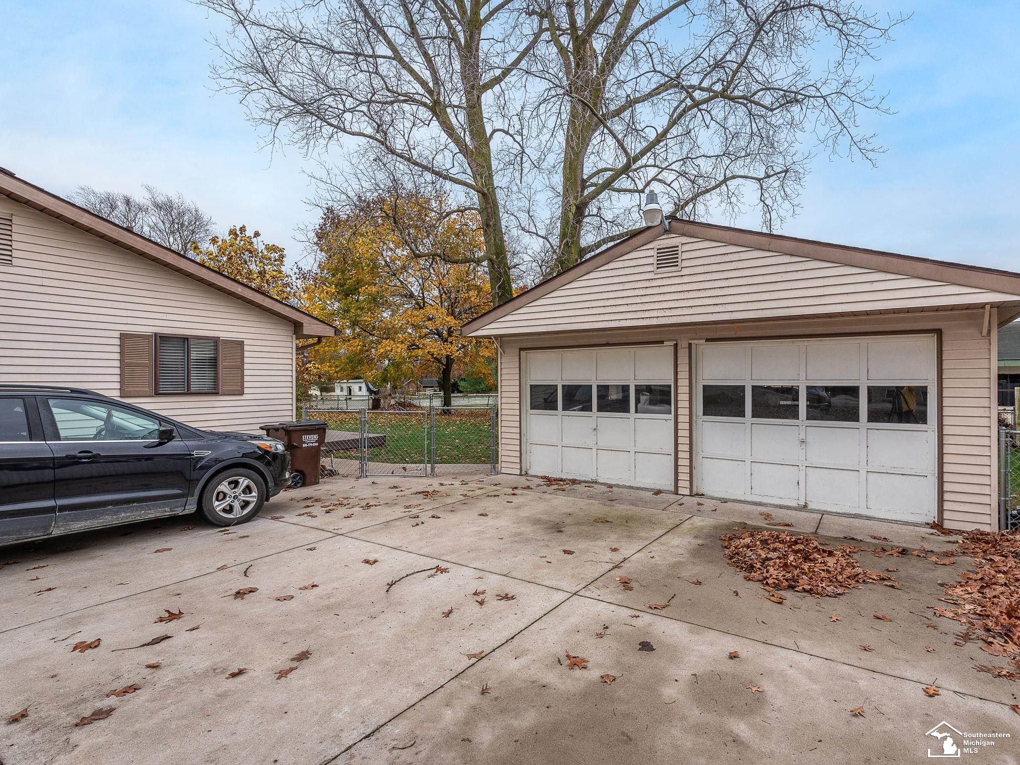 3255 W Stein Road