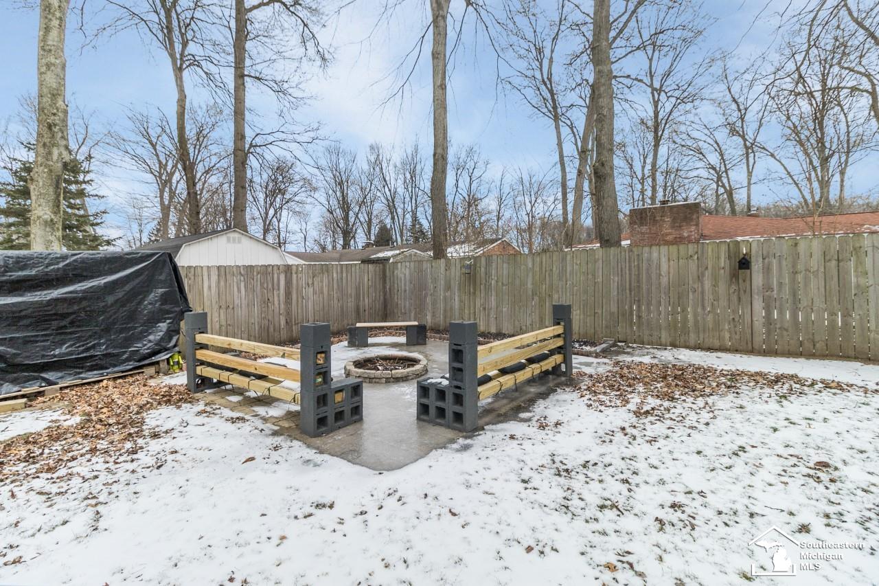 7740 Seneca Trail