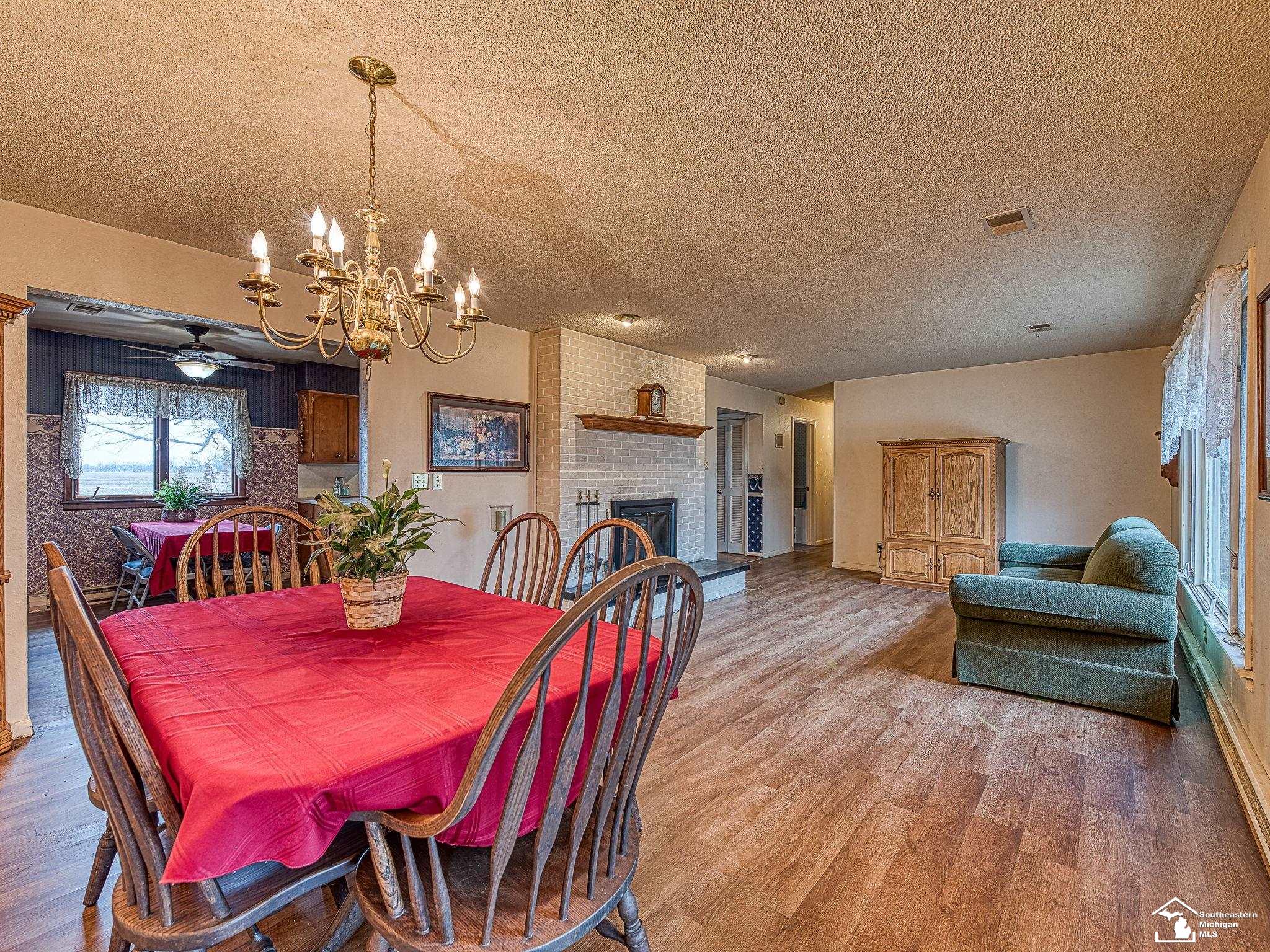 884 W Albain Road