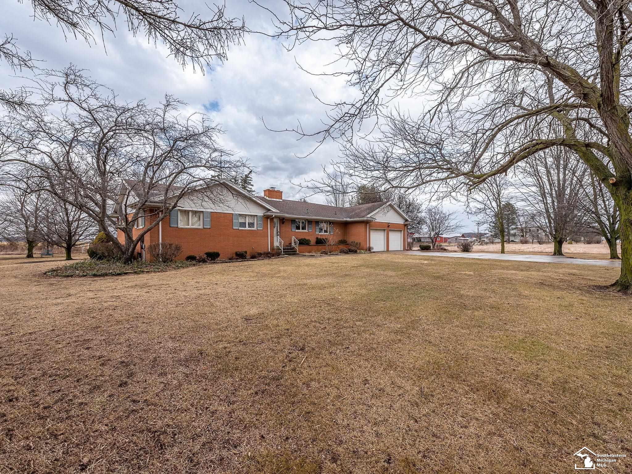 884 W Albain Road