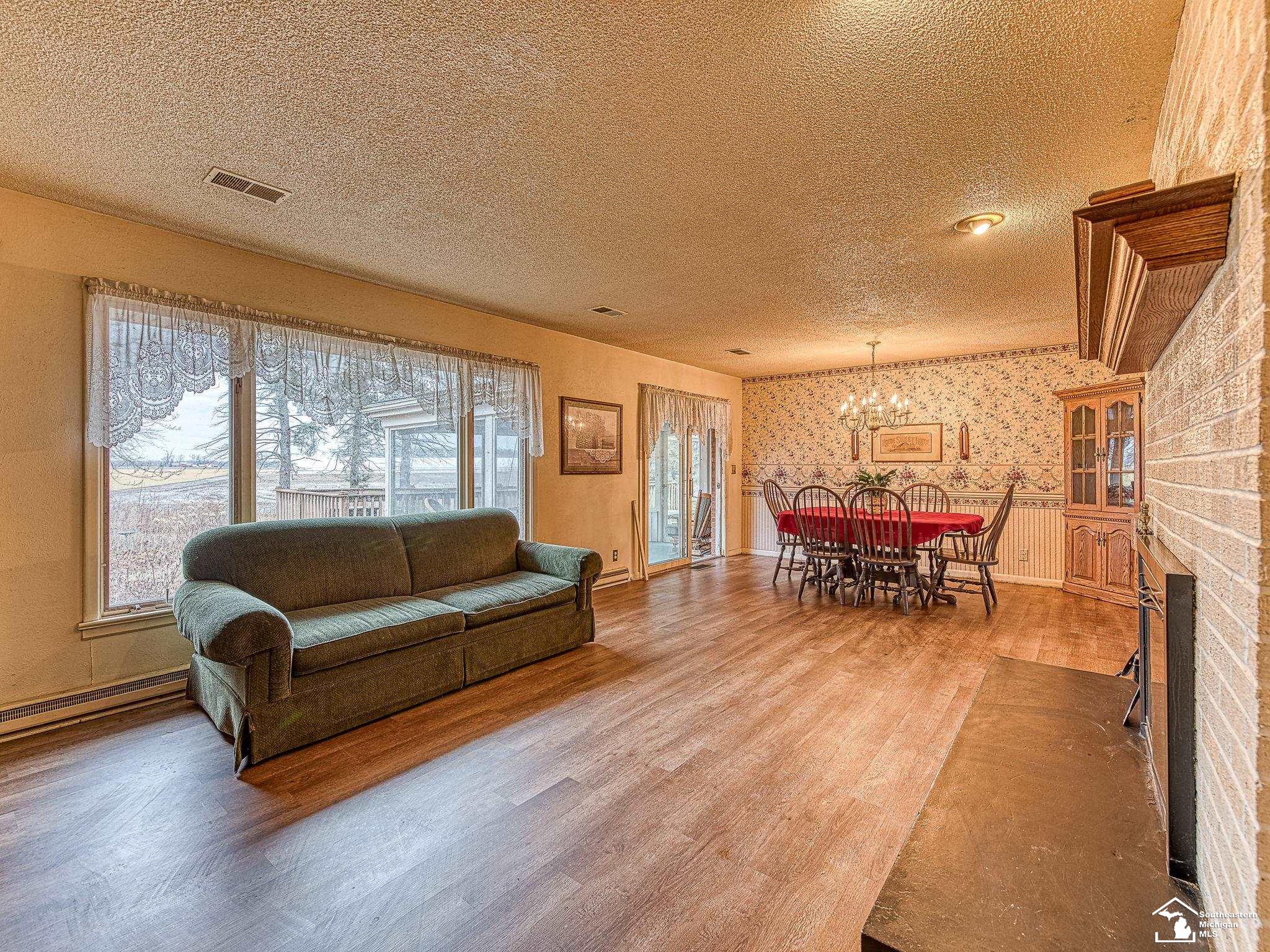 884 W Albain Road