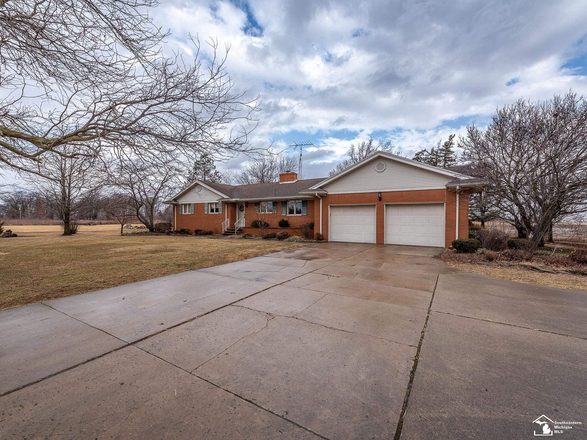 884 W Albain Road
