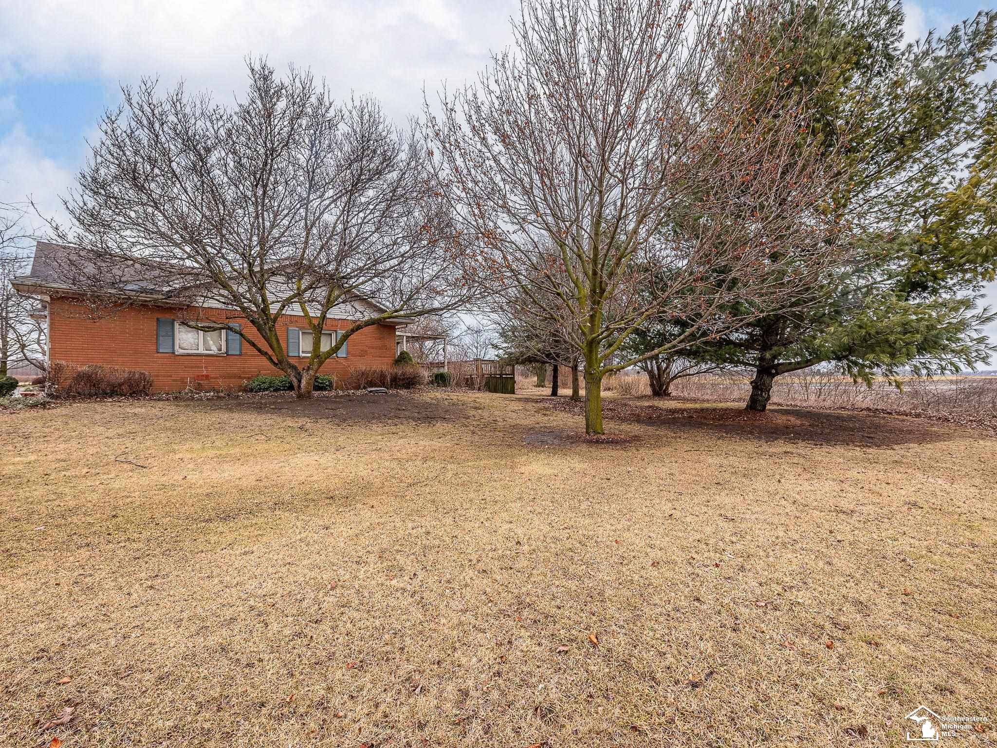 884 W Albain Road