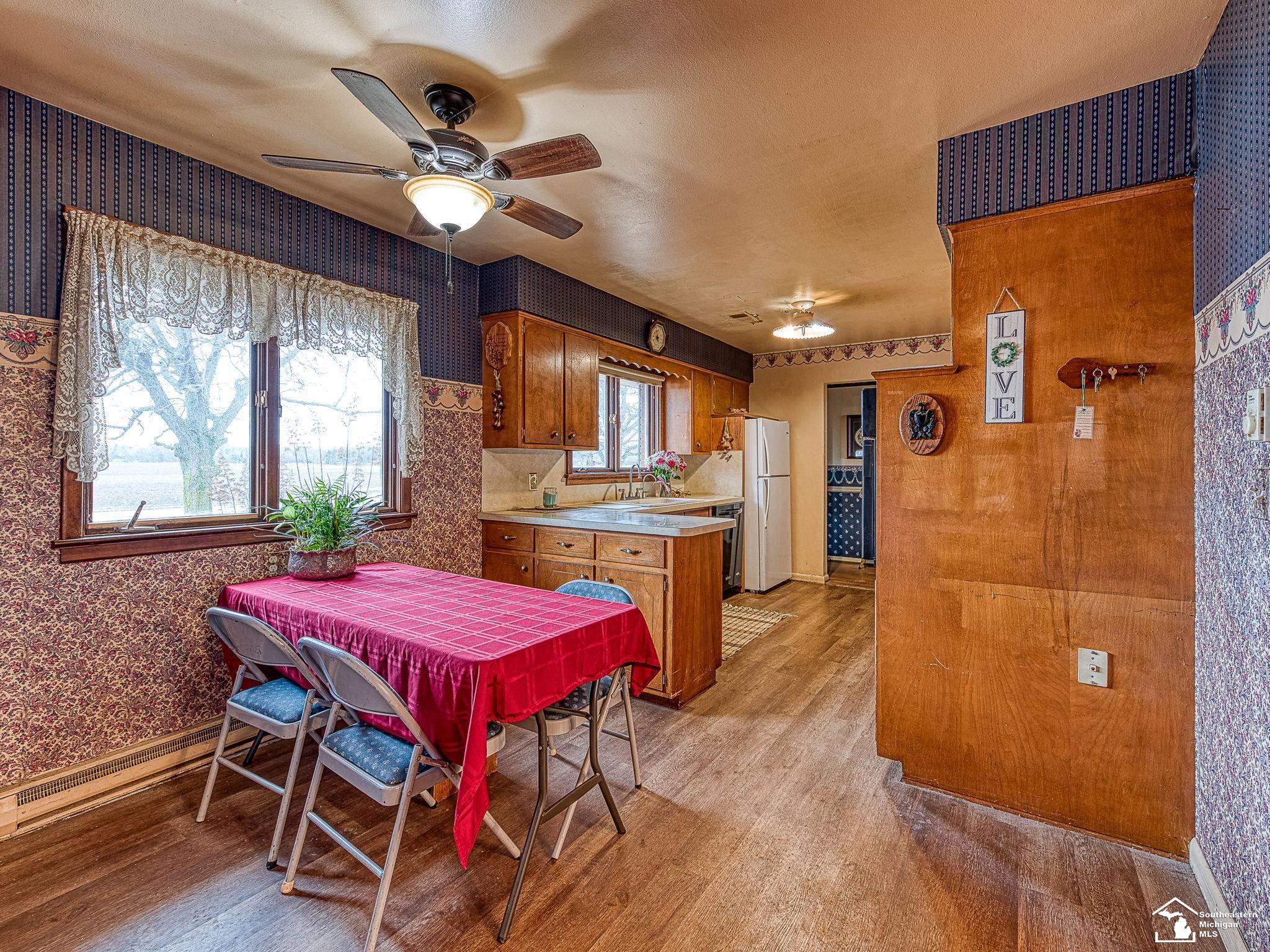 884 W Albain Road