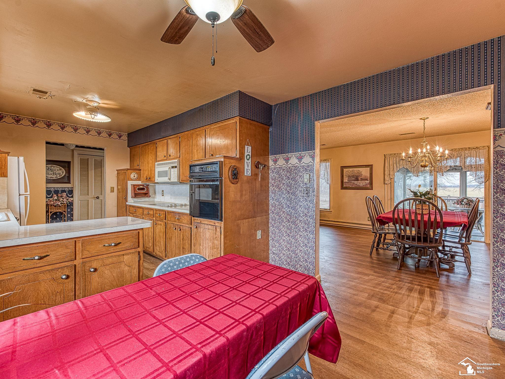 884 W Albain Road