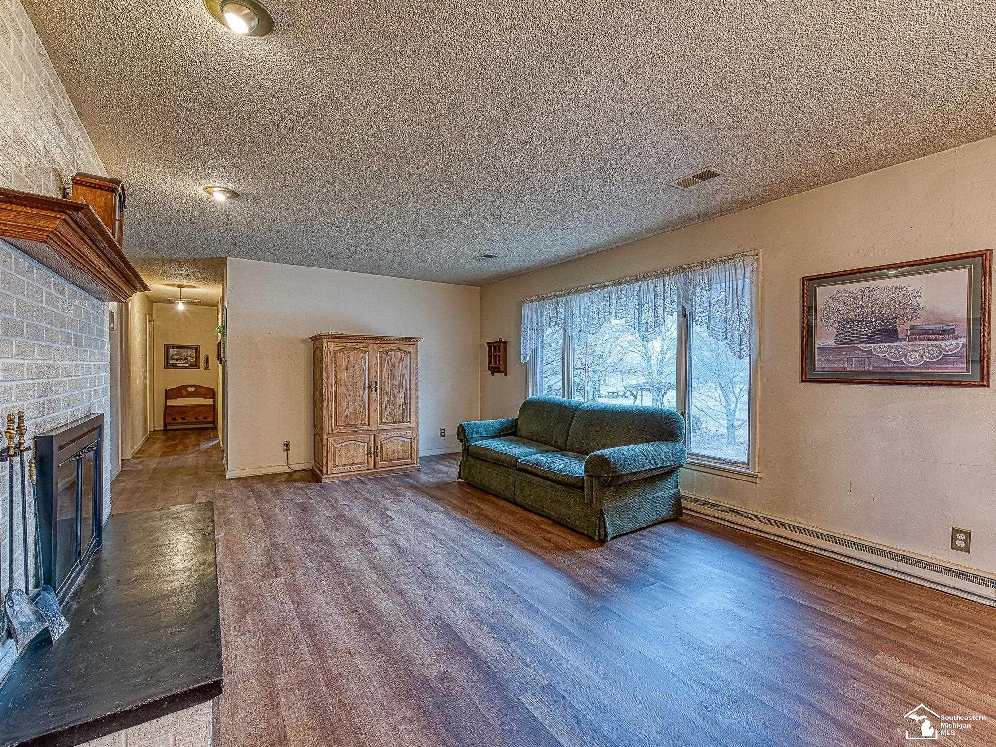 884 W Albain Road