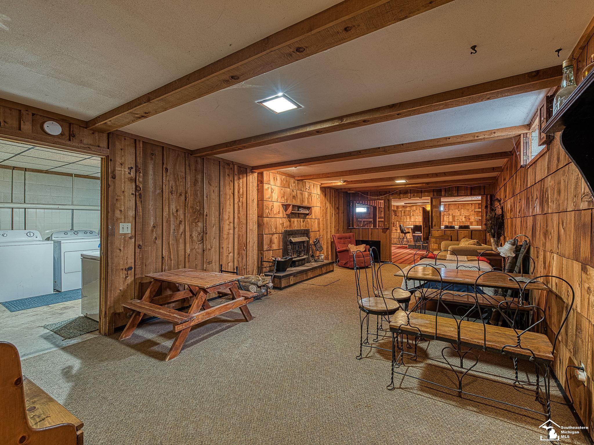 884 W Albain Road