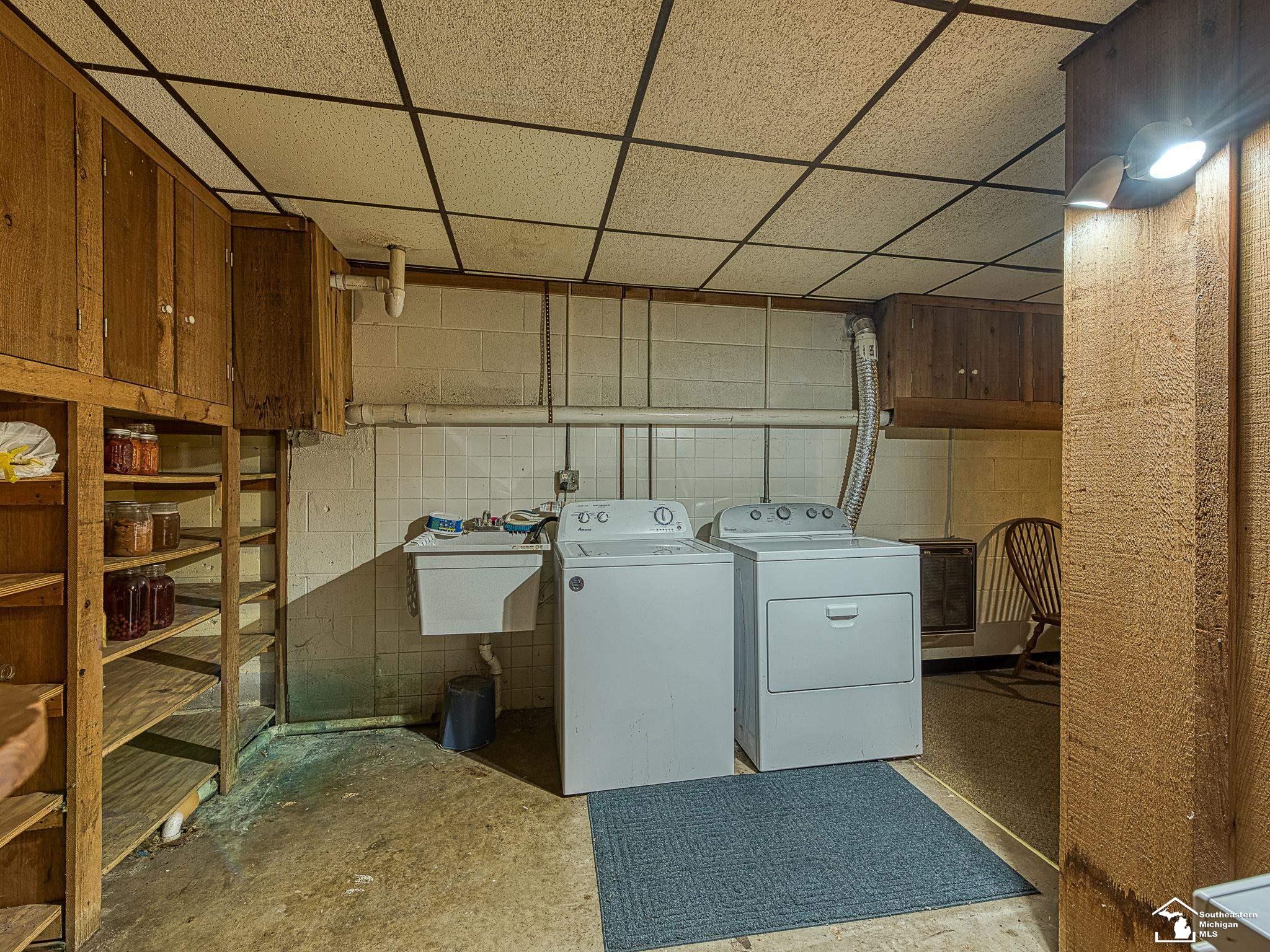 884 W Albain Road