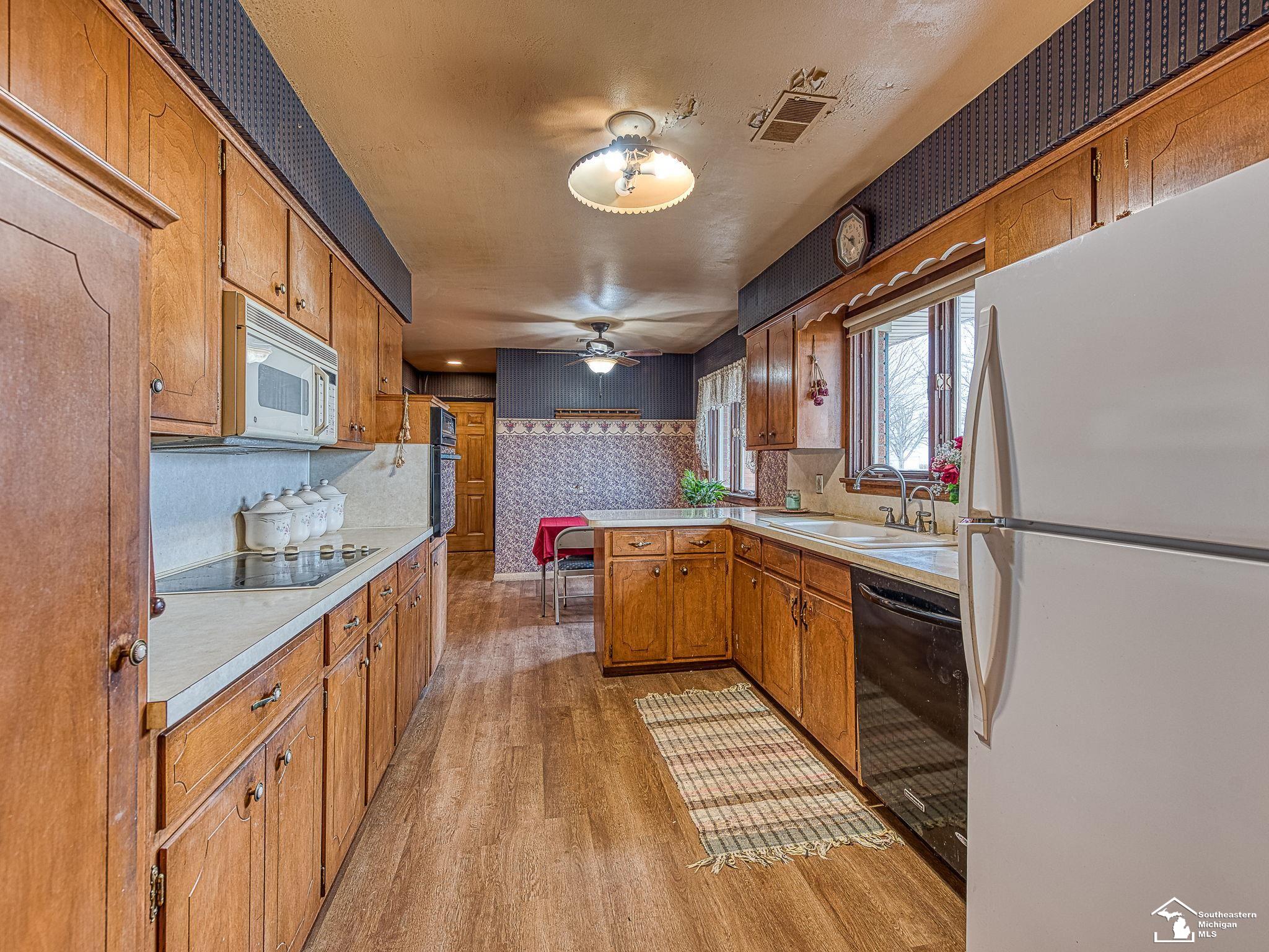 884 W Albain Road