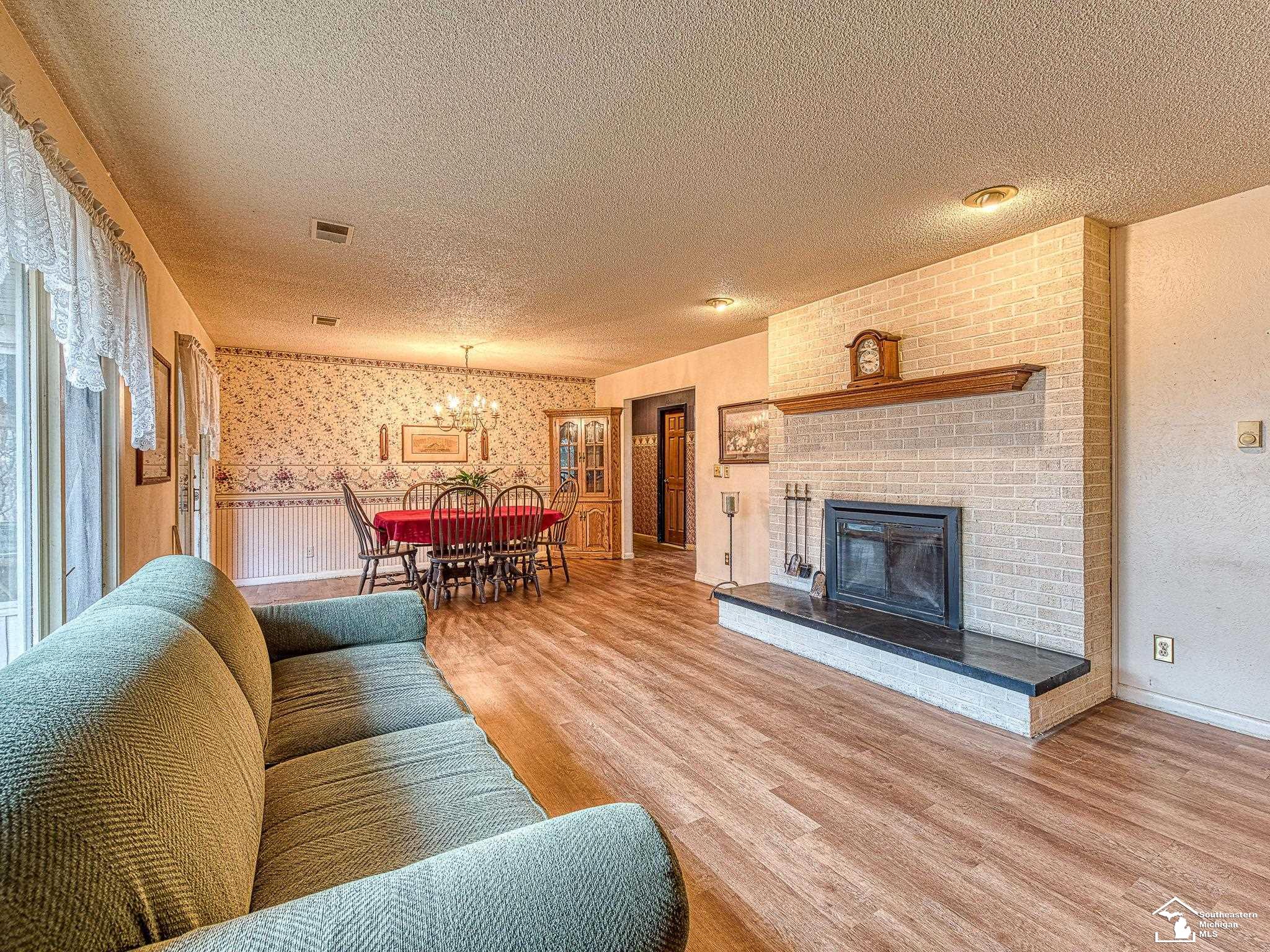 884 W Albain Road
