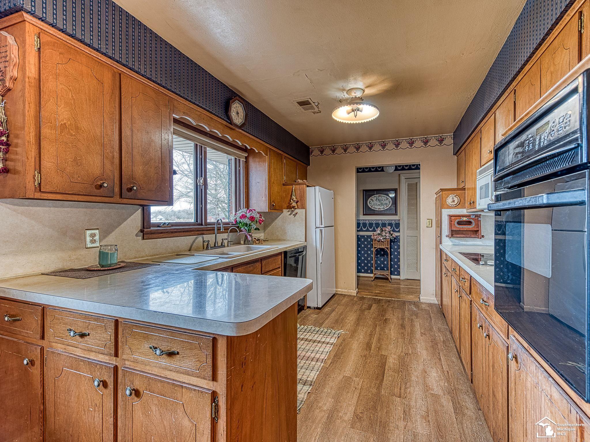 884 W Albain Road