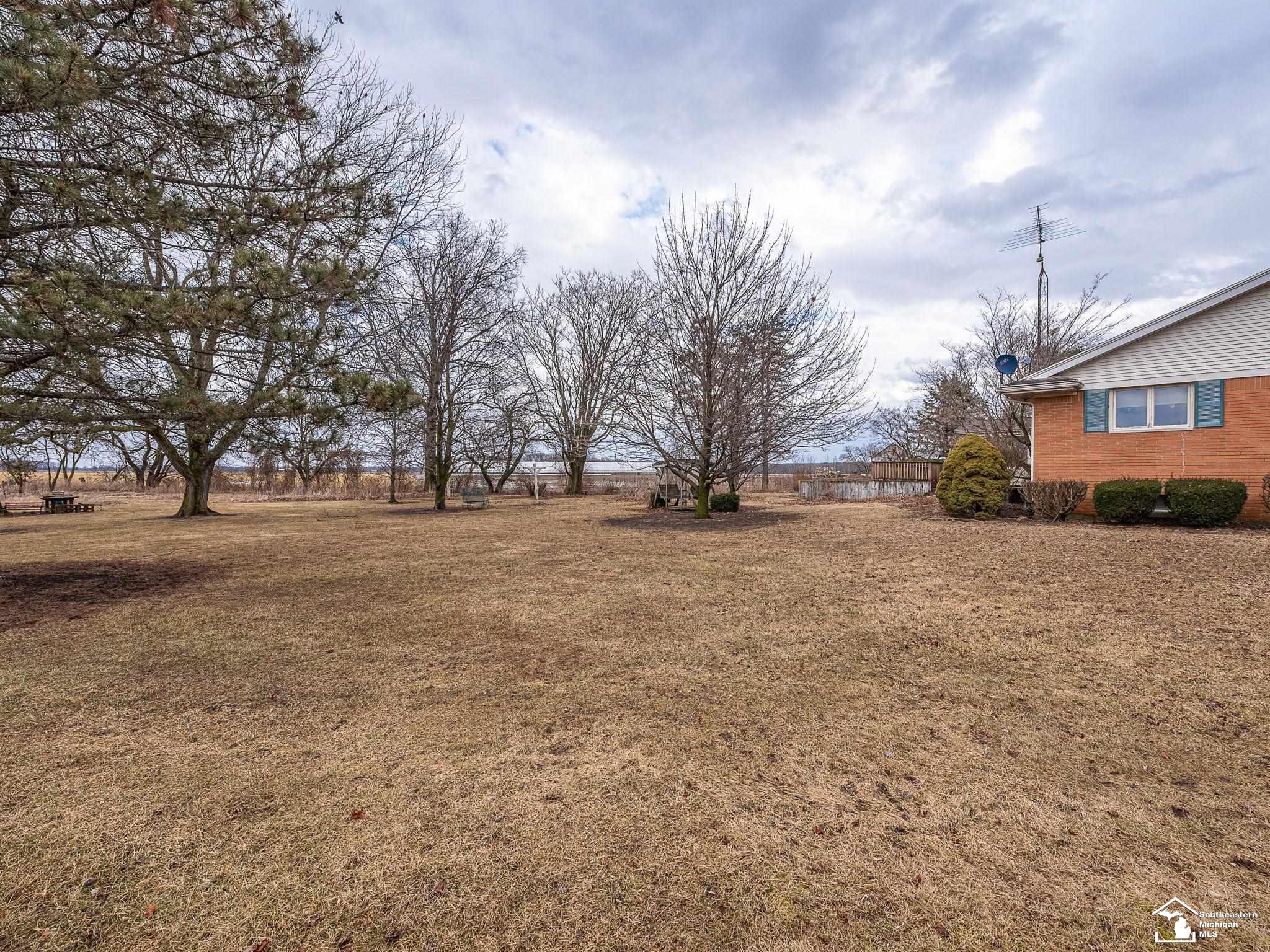 884 W Albain Road