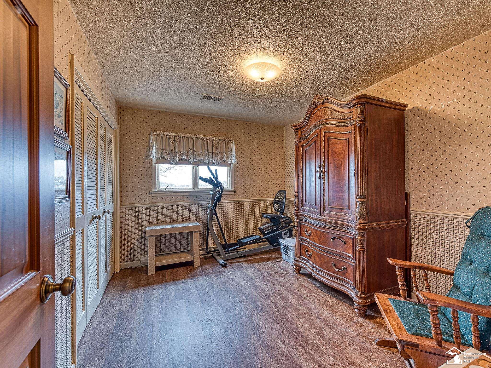 884 W Albain Road