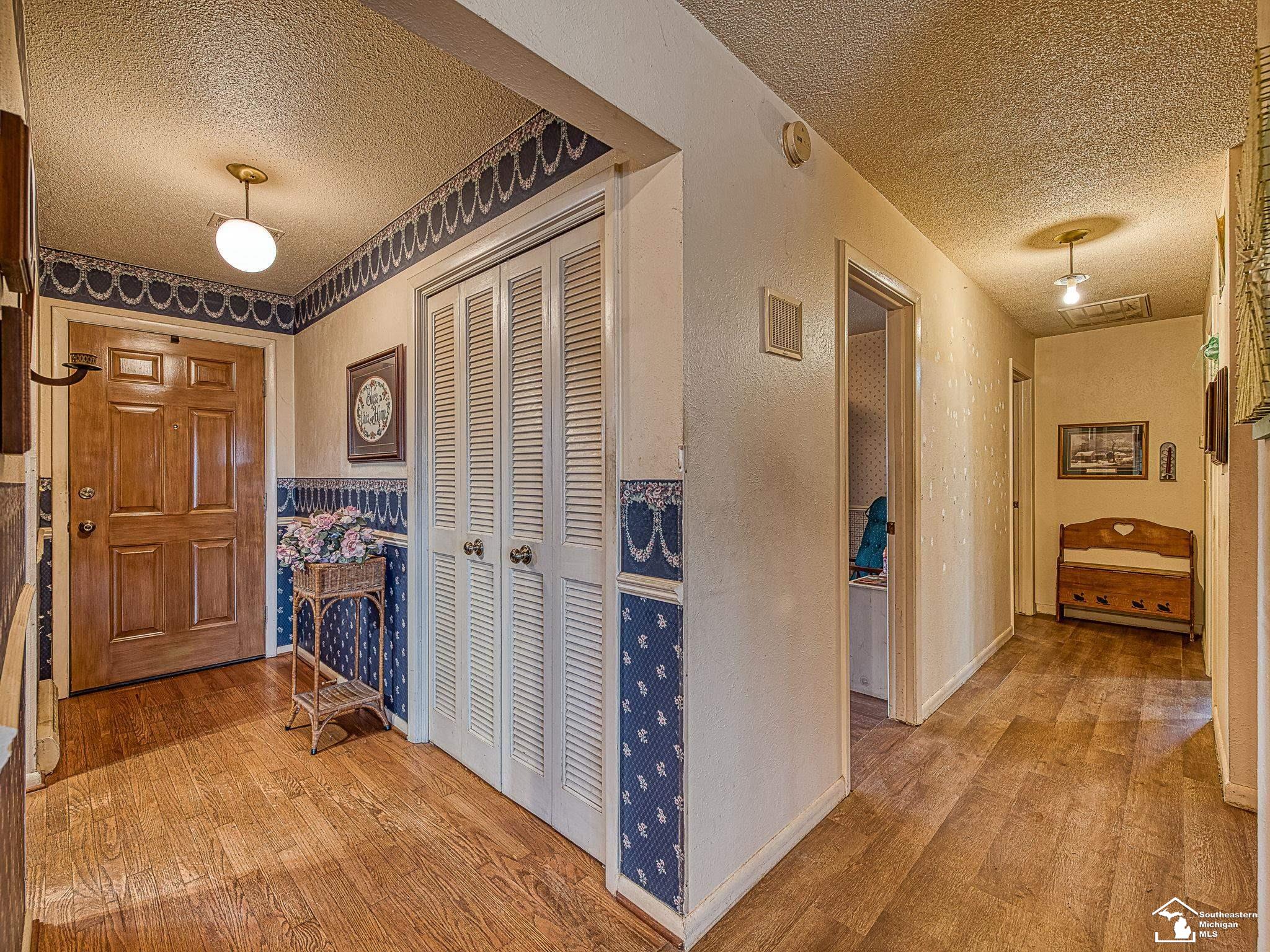 884 W Albain Road