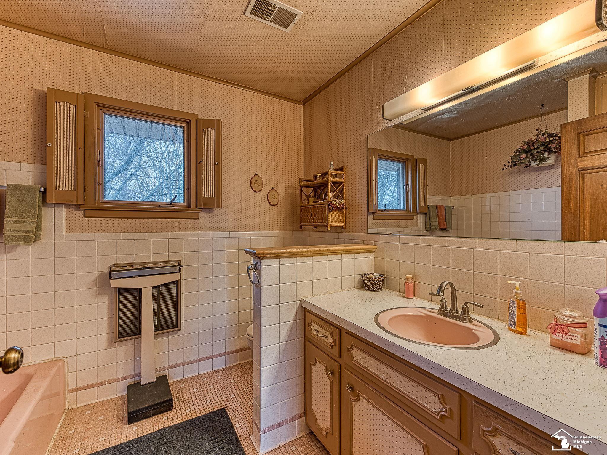 884 W Albain Road