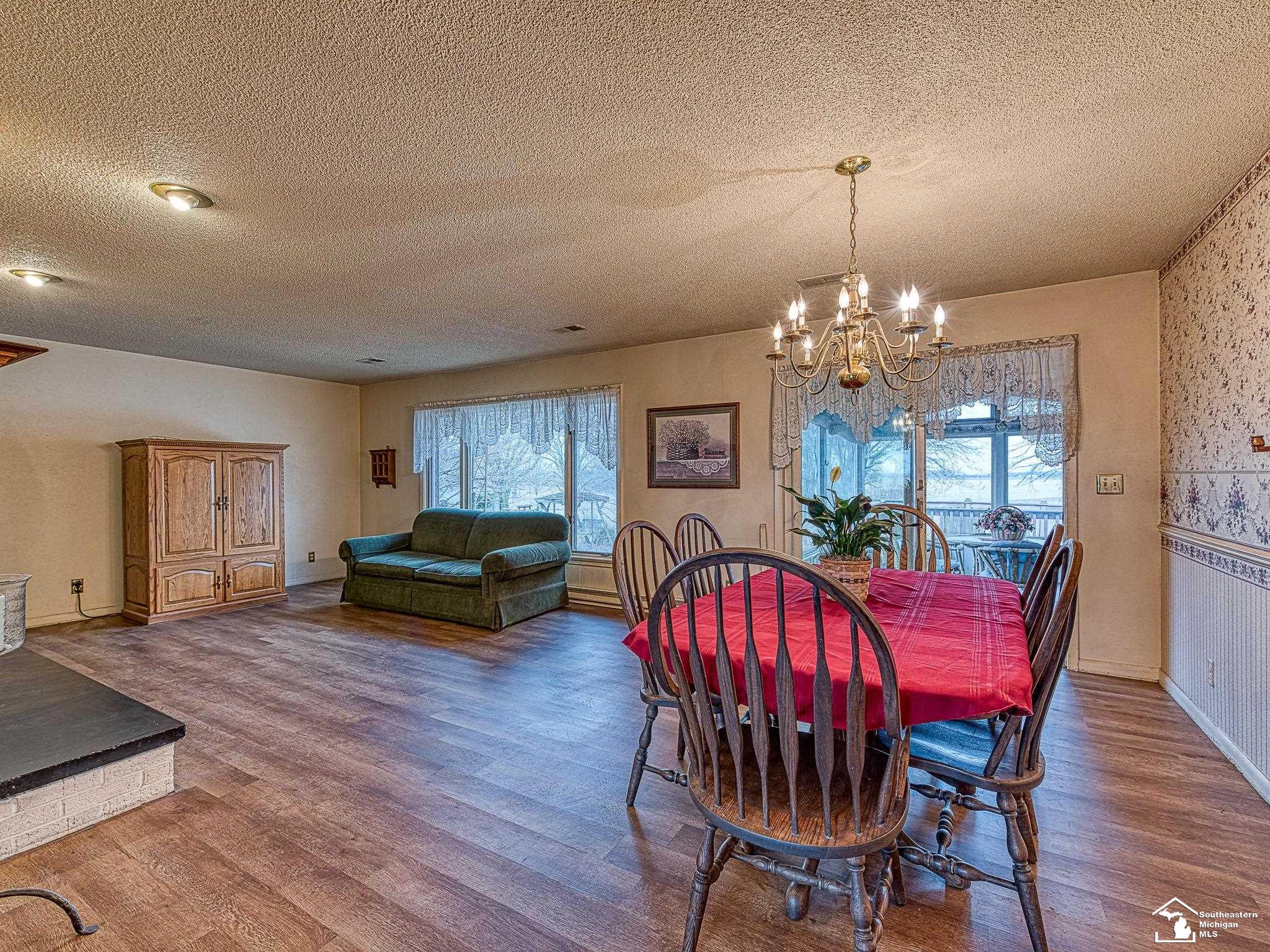 884 W Albain Road