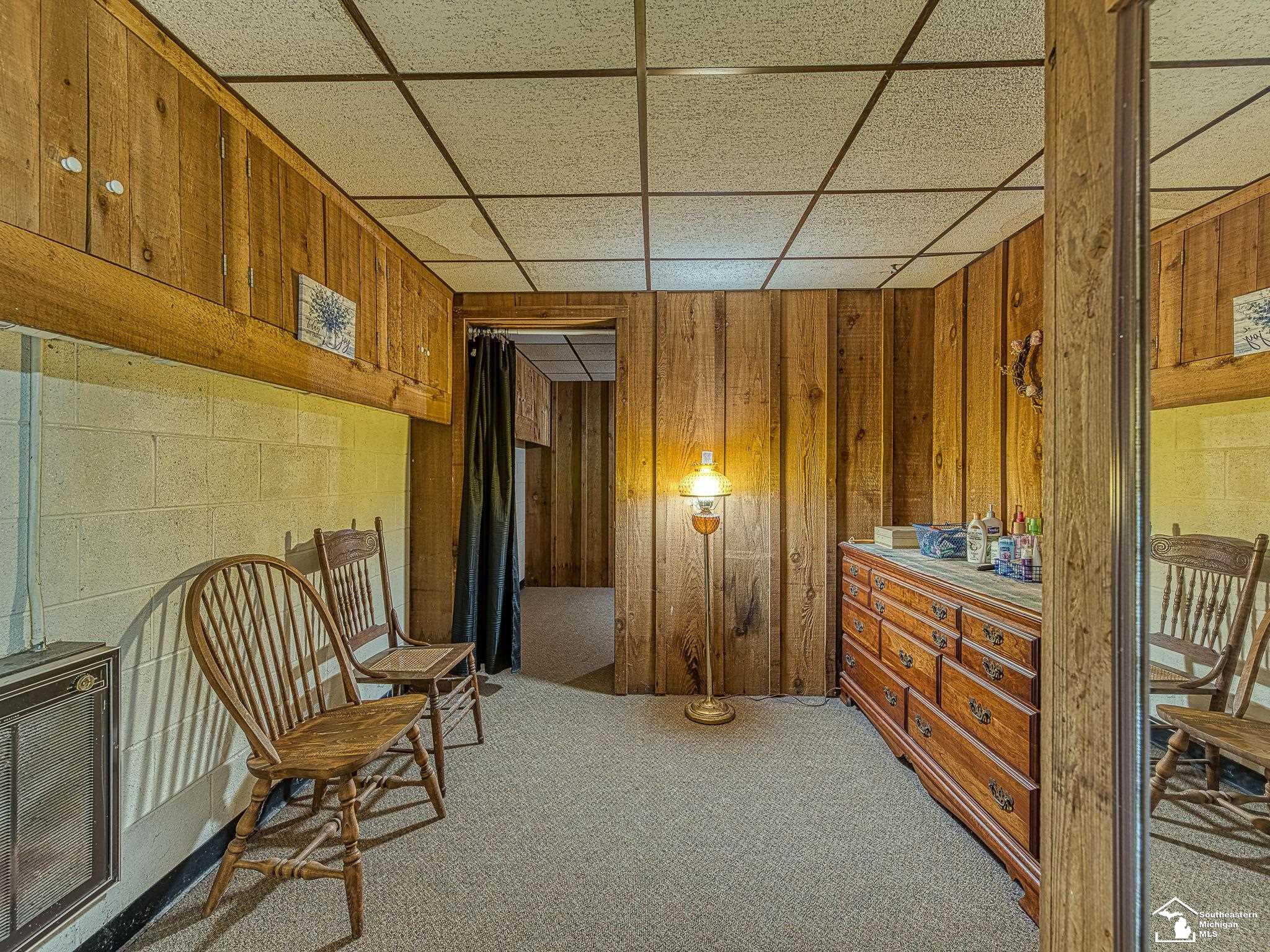 884 W Albain Road