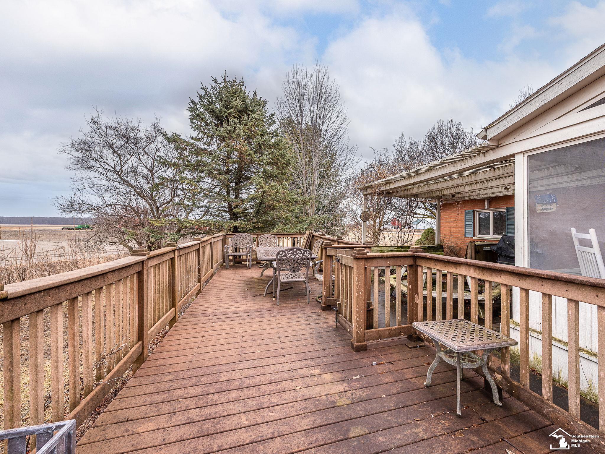 884 W Albain Road