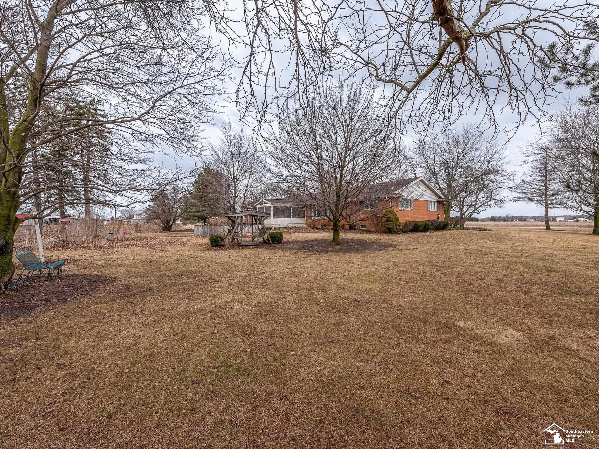 884 W Albain Road