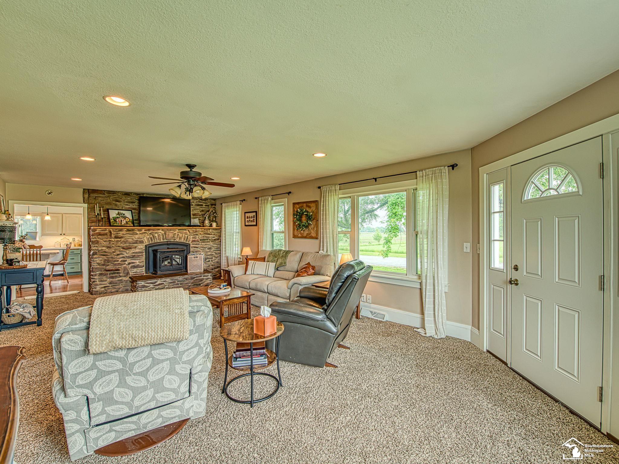1095 Nieman Road