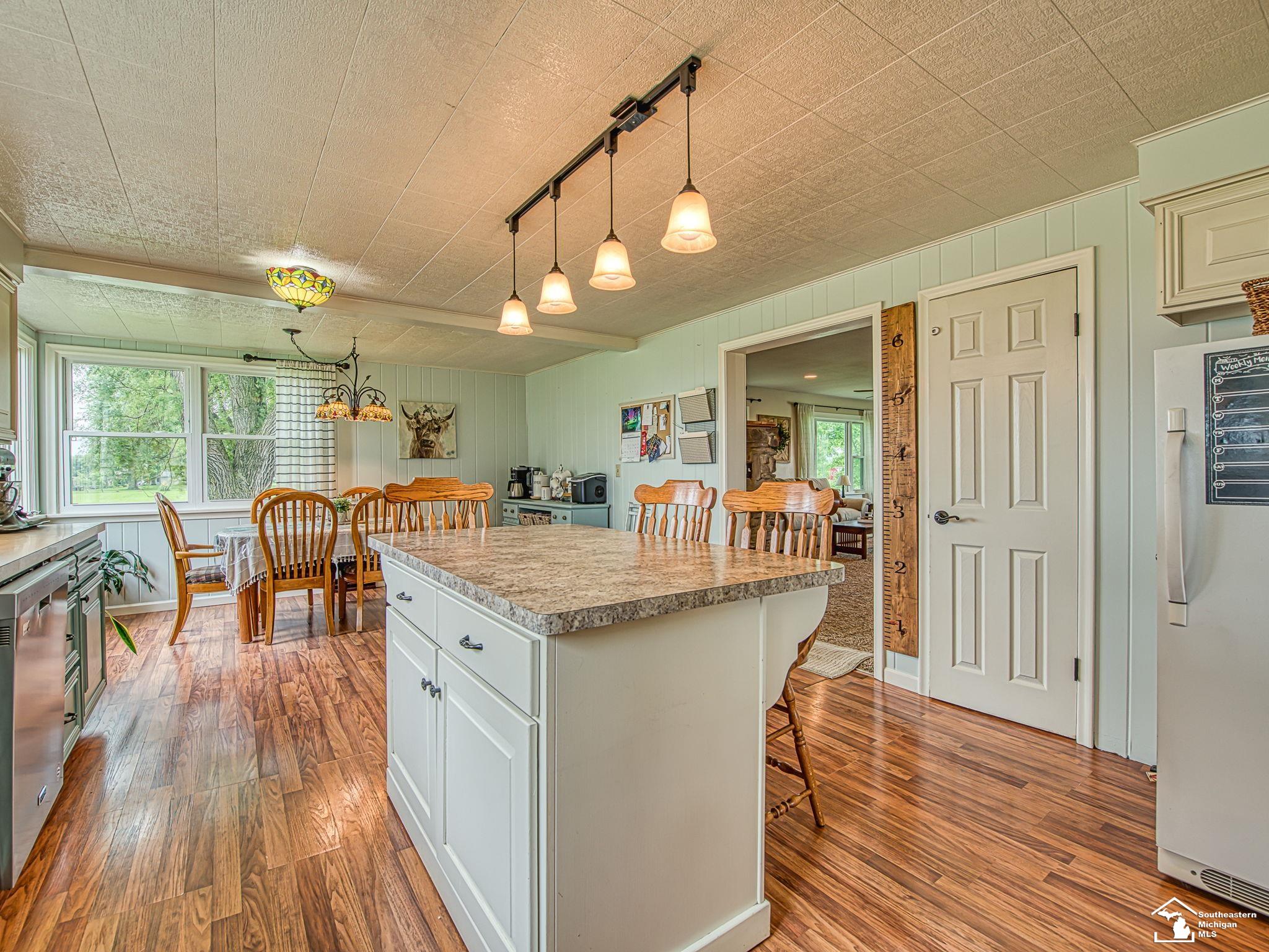 1095 Nieman Road