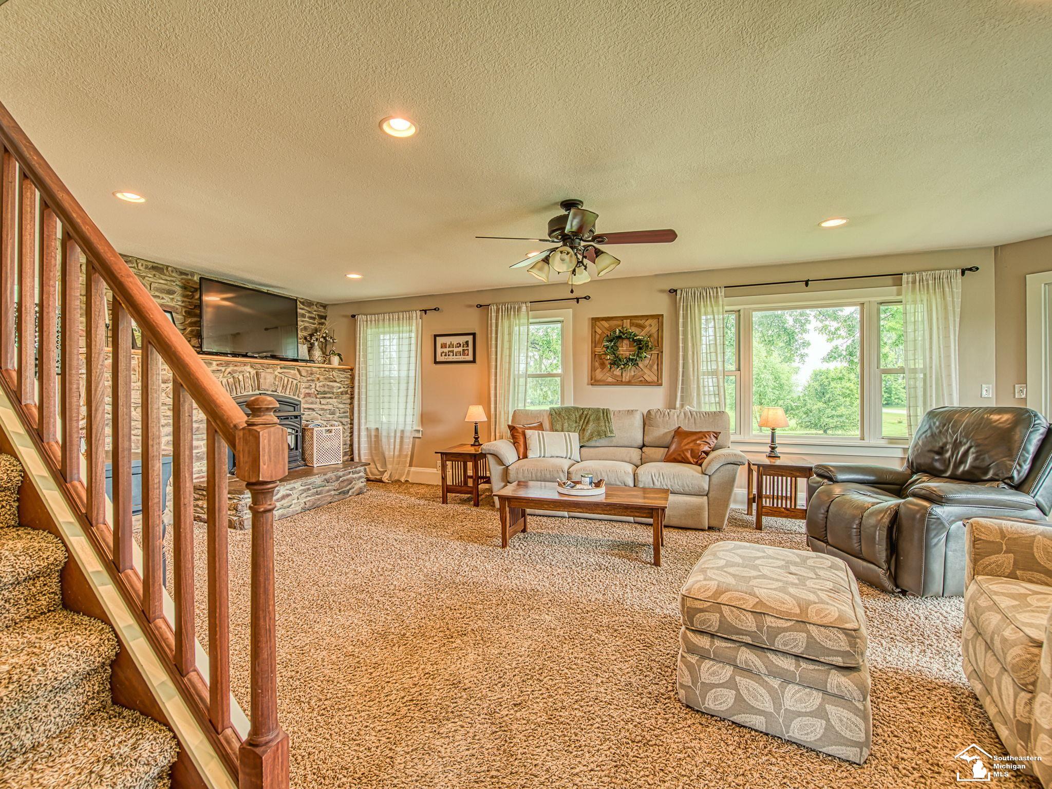 1095 Nieman Road