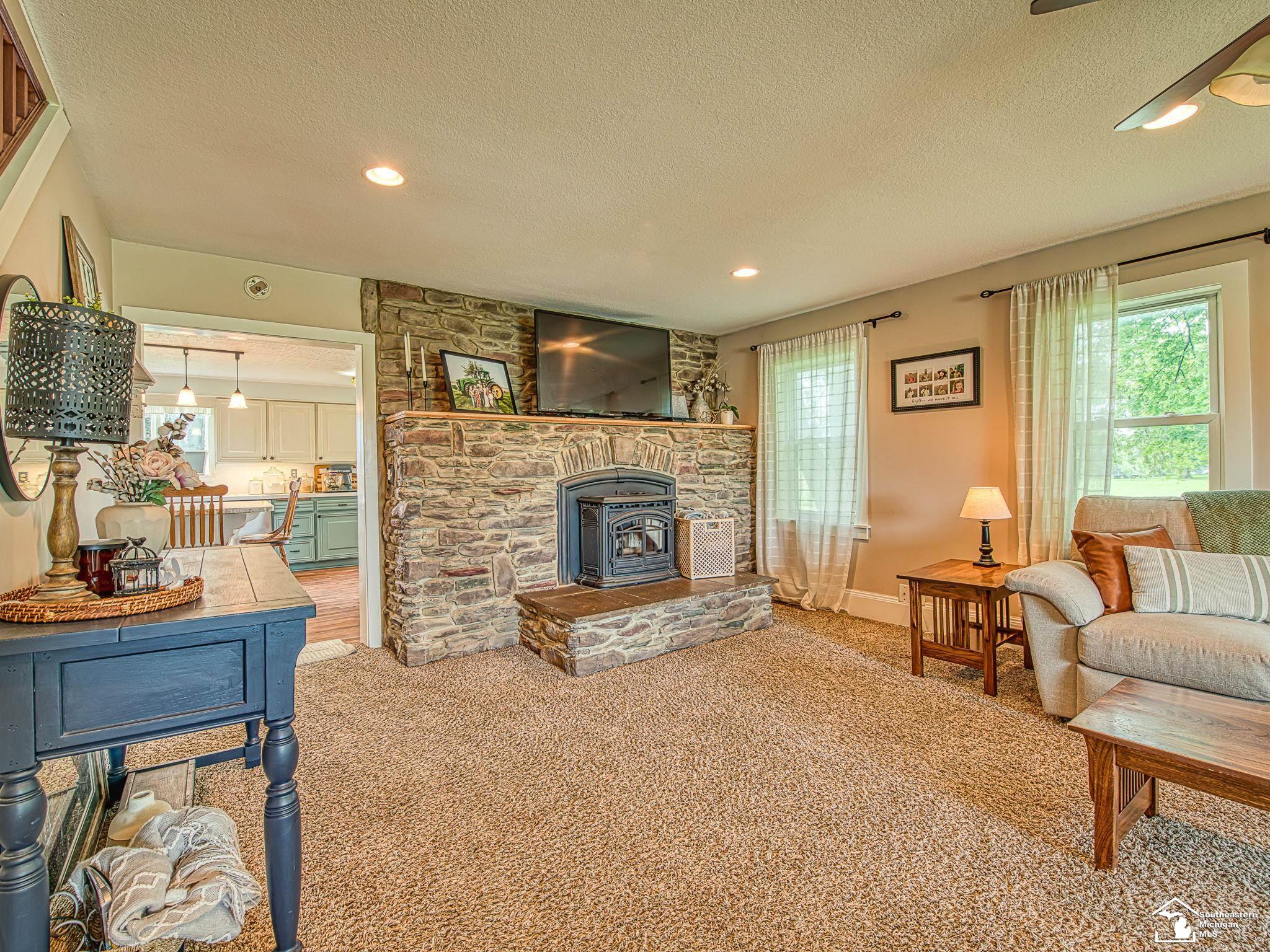 1095 Nieman Road