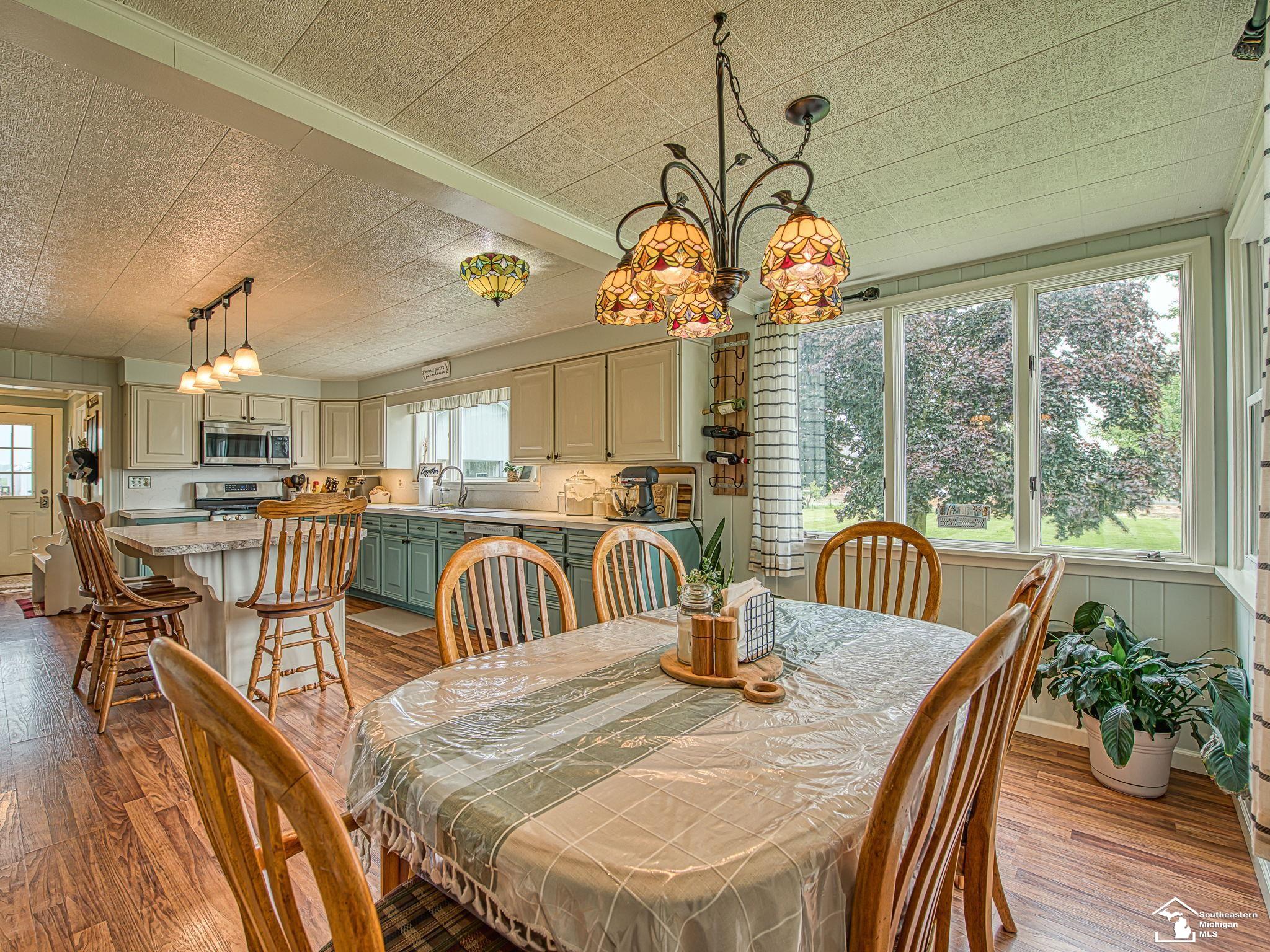1095 Nieman Road