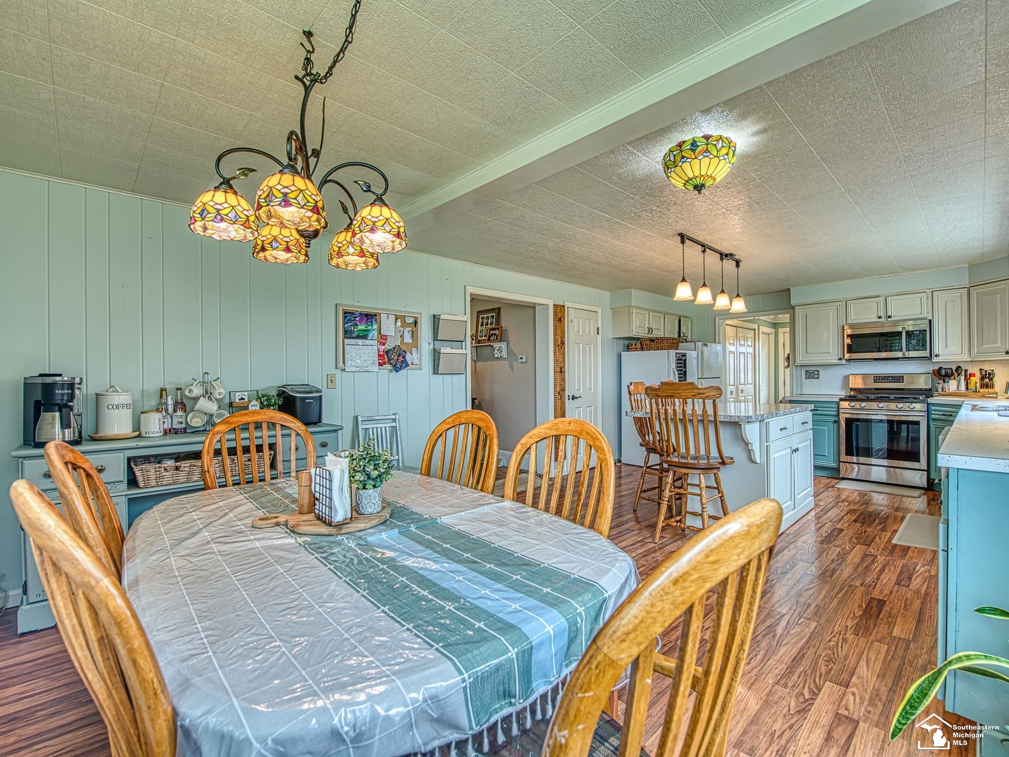 1095 Nieman Road