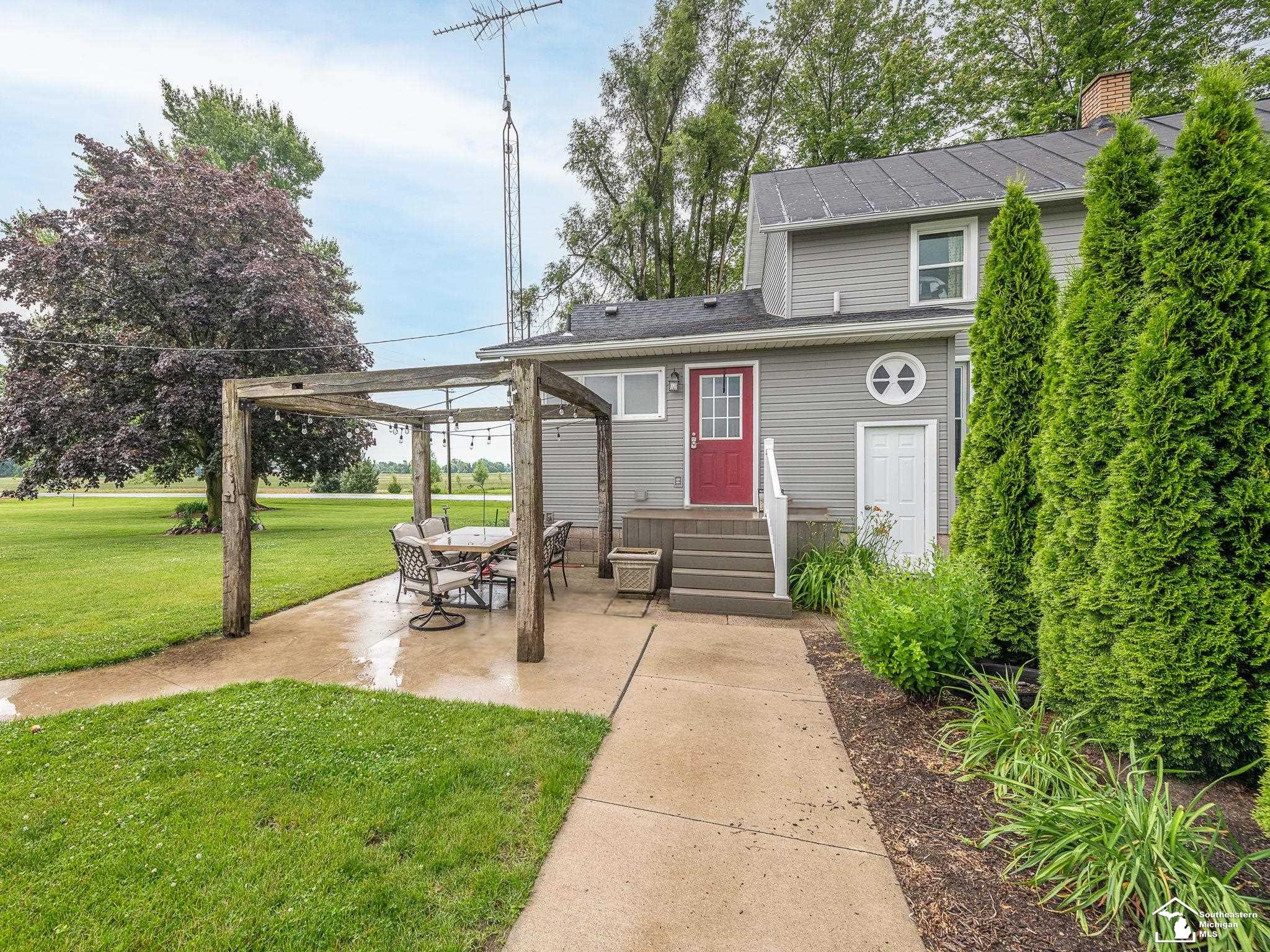 1095 Nieman Road