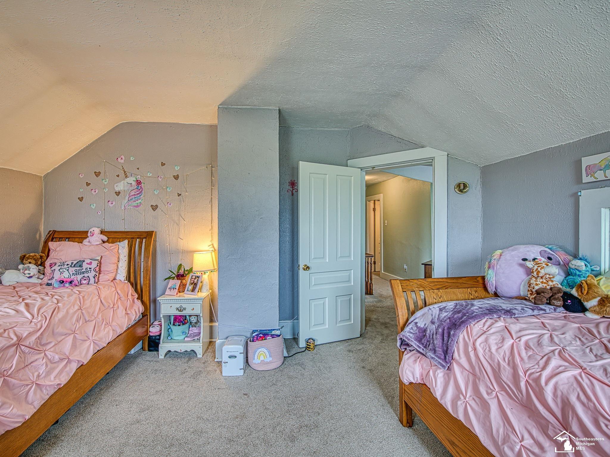 1095 Nieman Road
