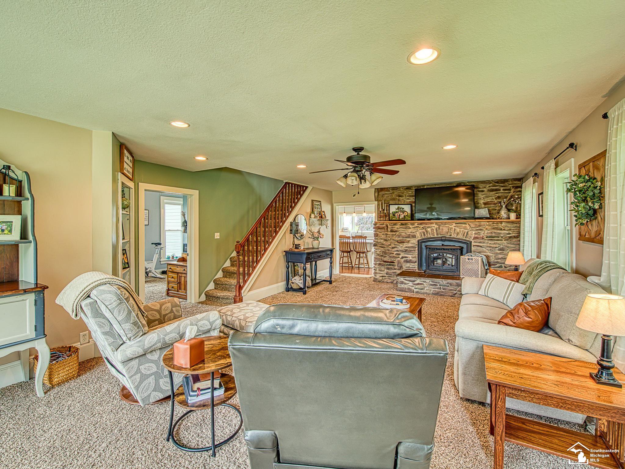 1095 Nieman Road
