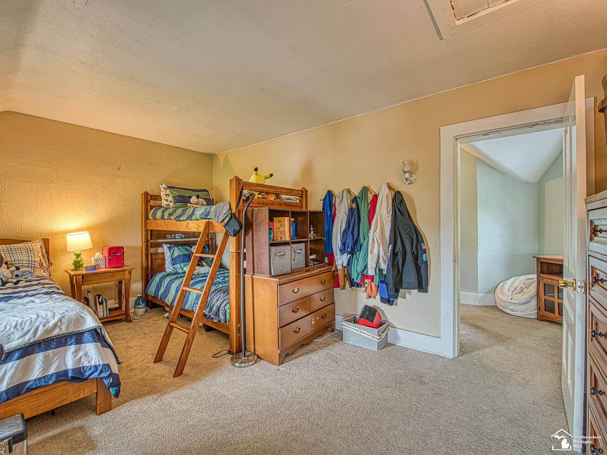 1095 Nieman Road