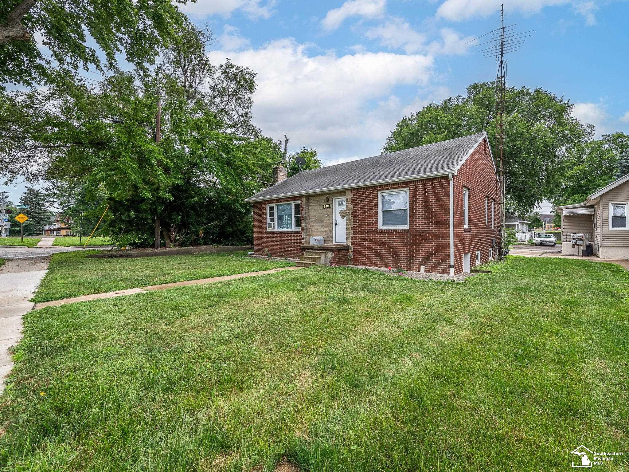 926 E Front Street