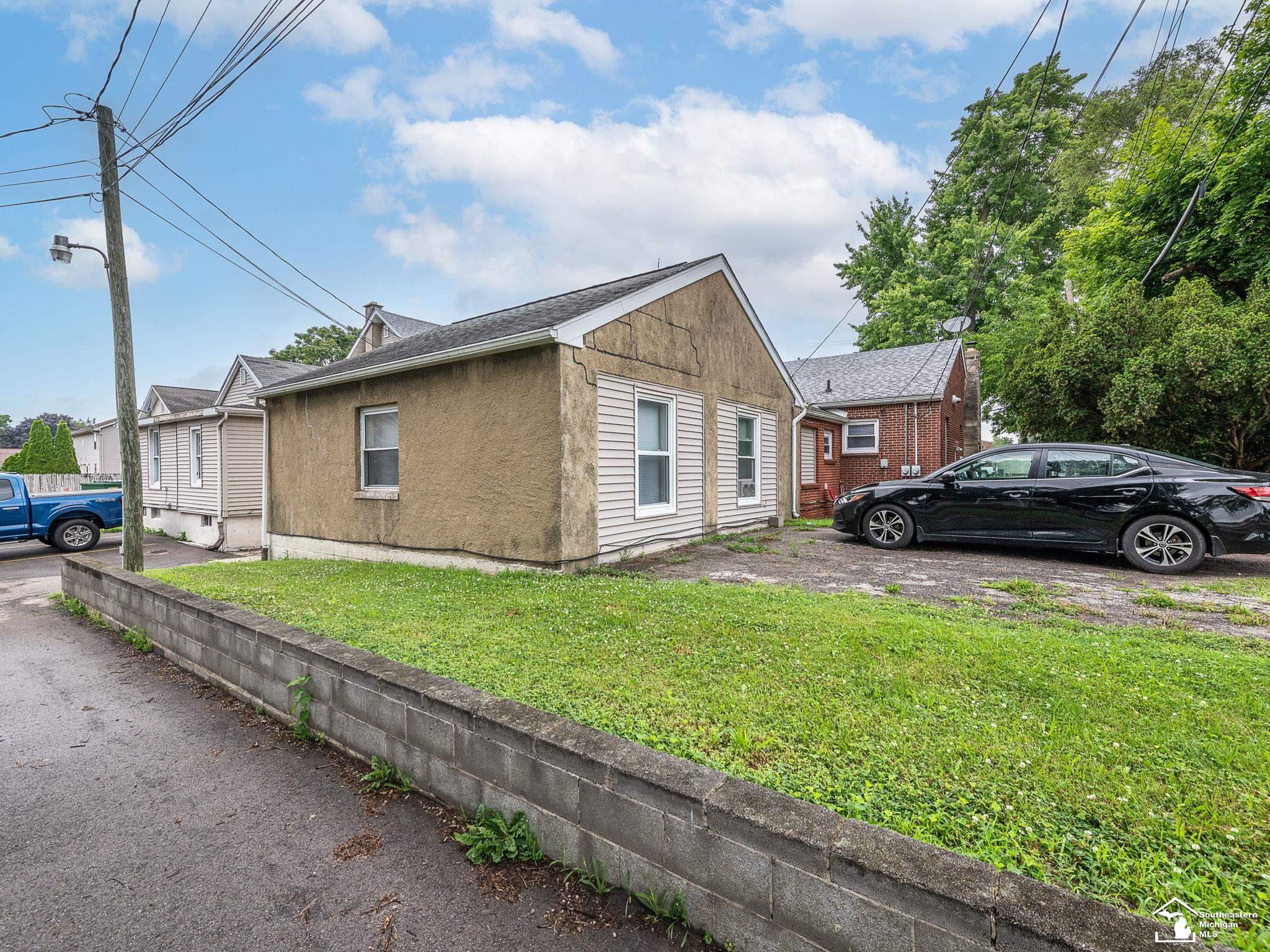 926 E Front Street