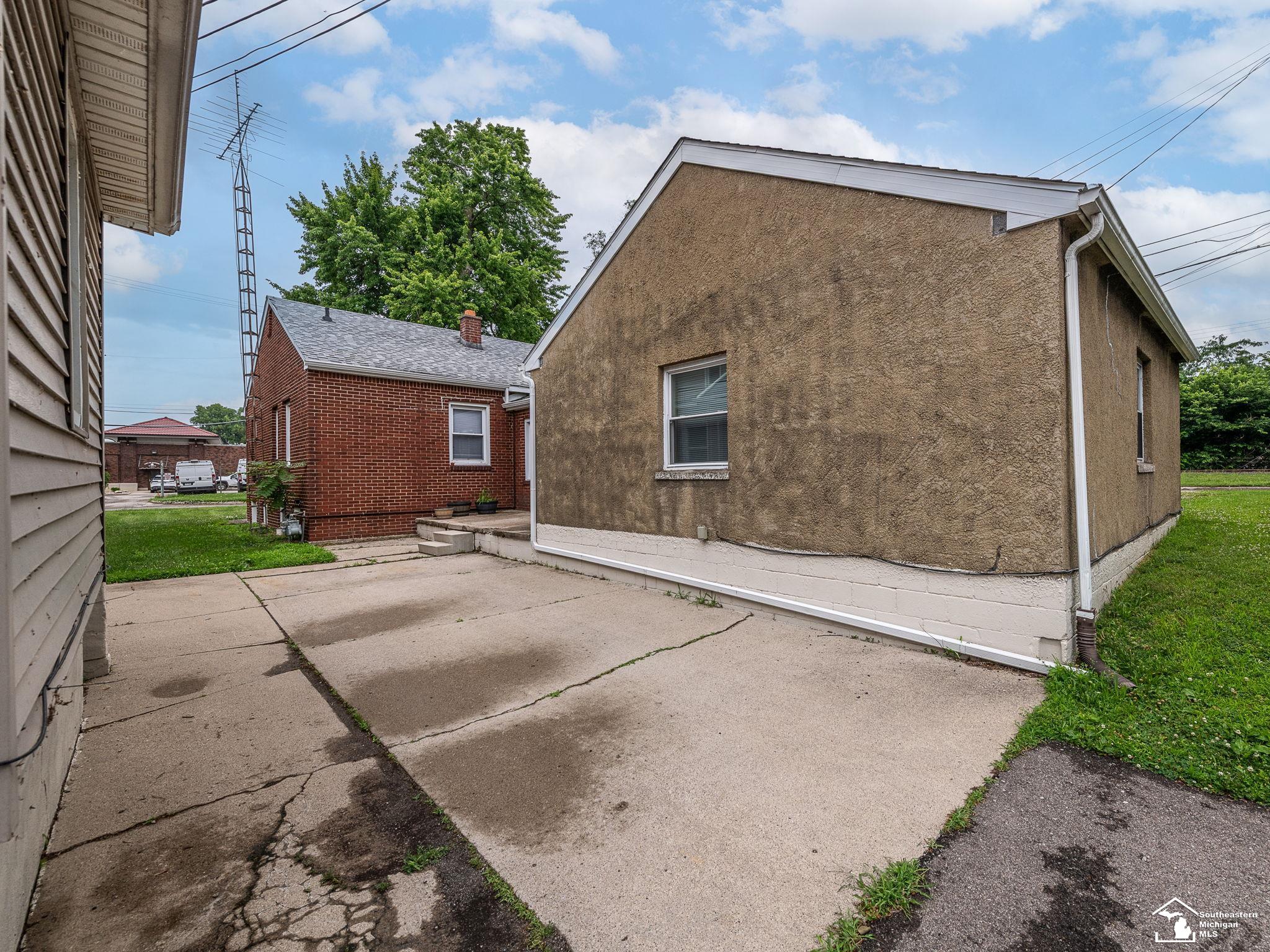 926 E Front Street