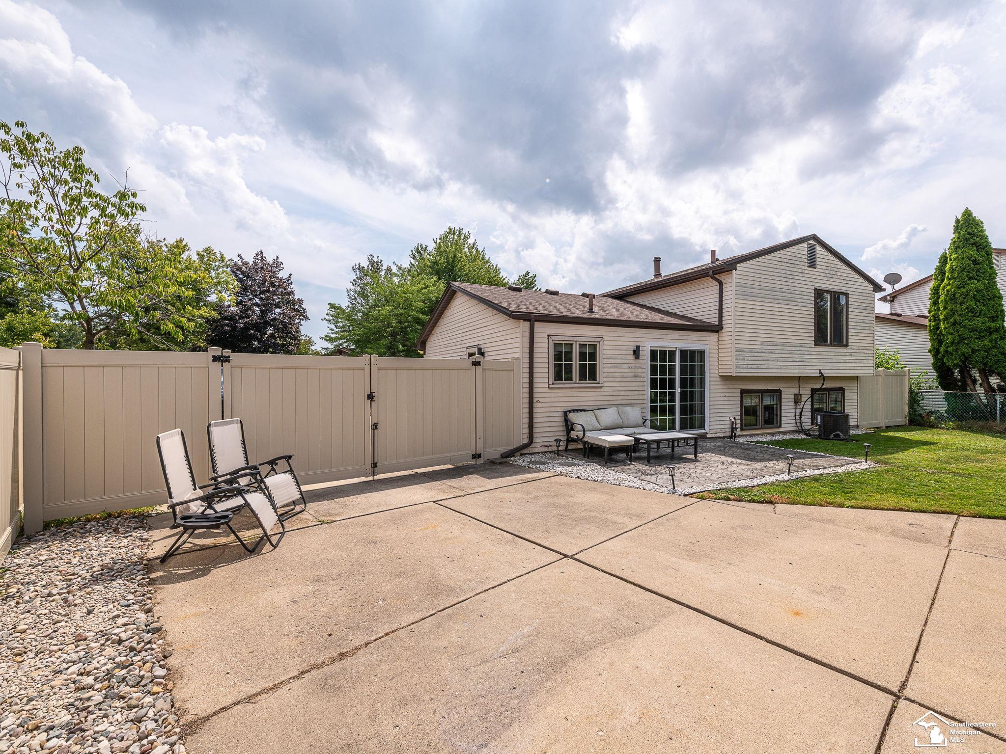 19010 Arlington Drive