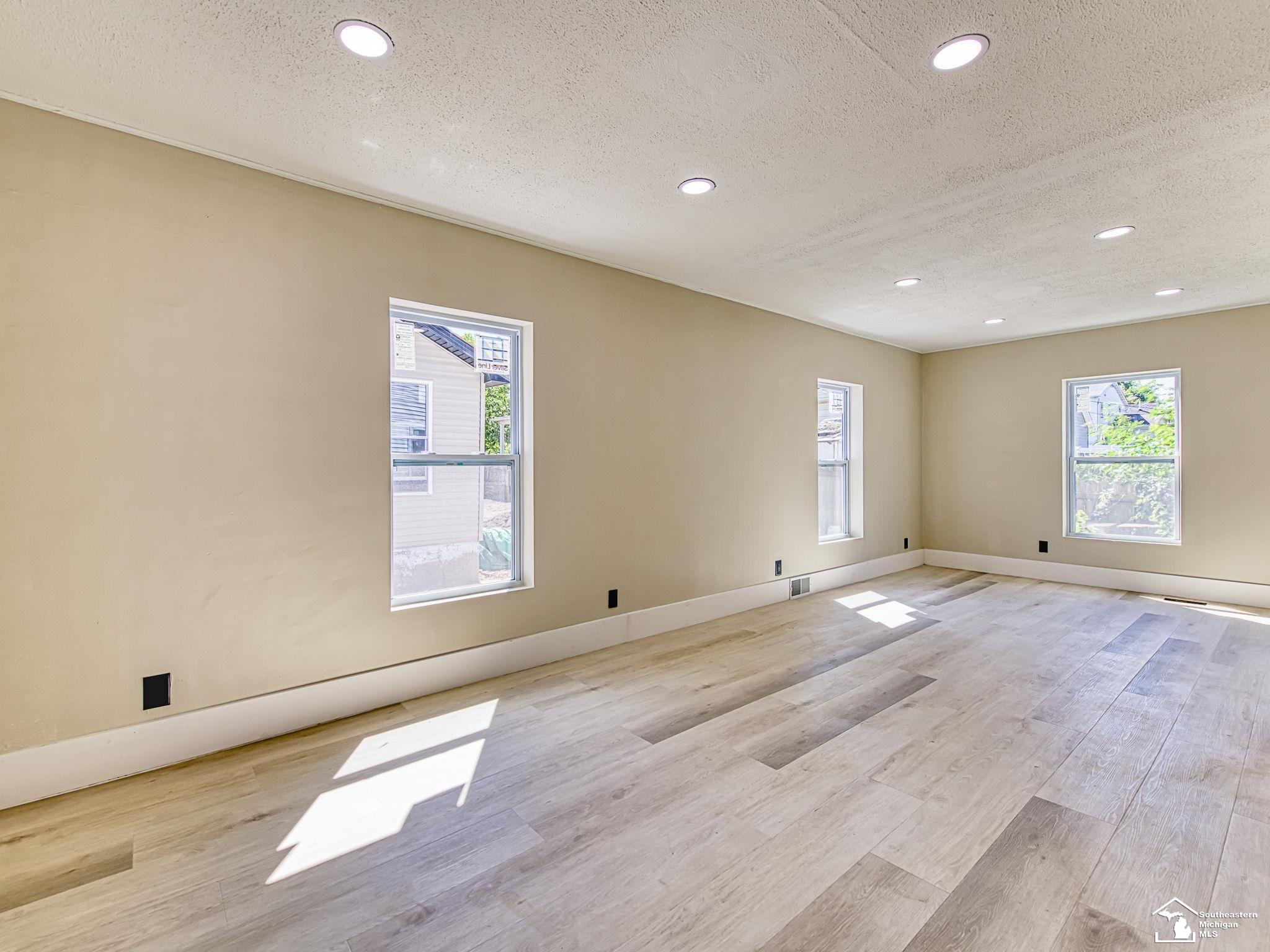 109 W 5th Street