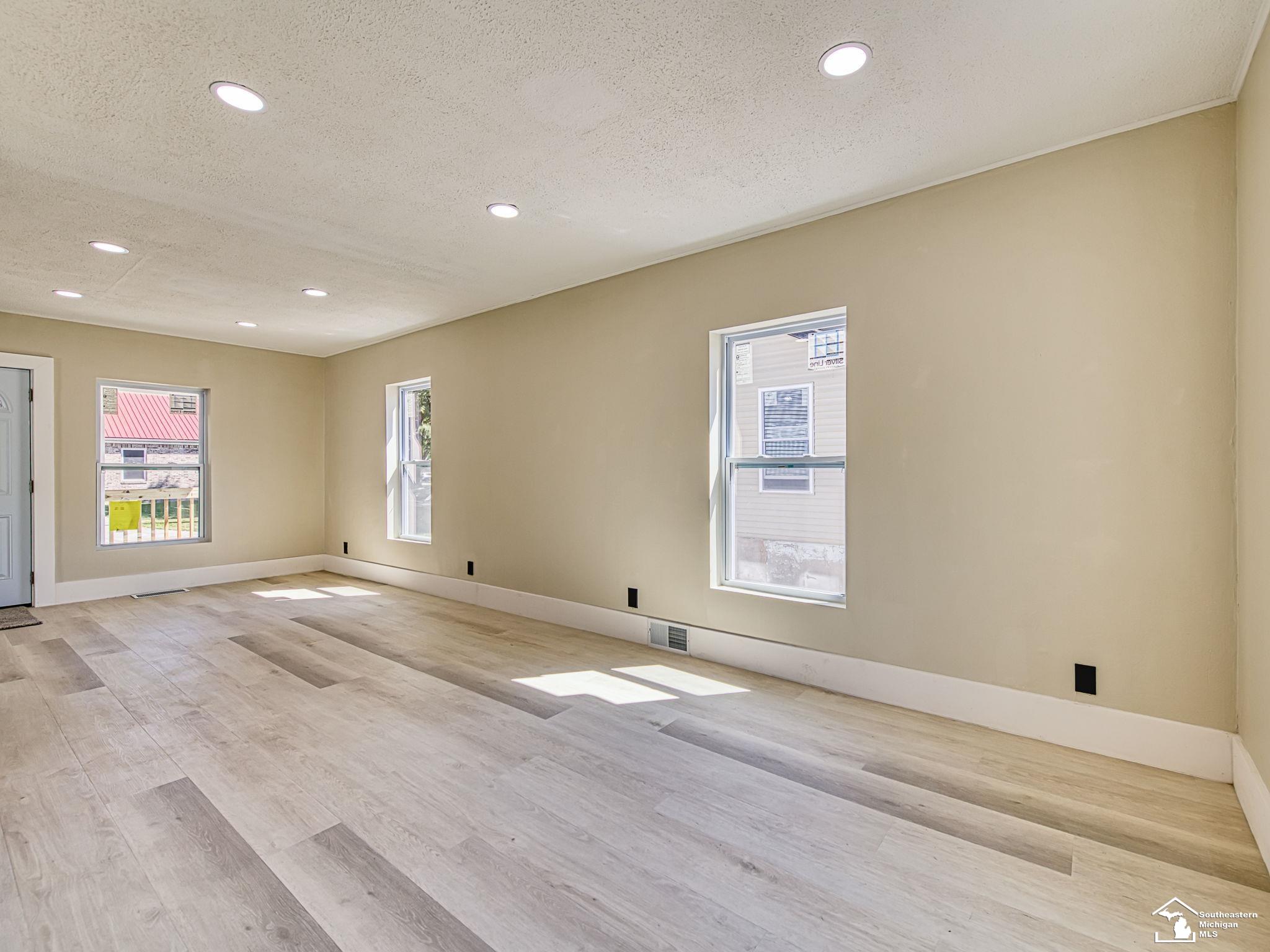 109 W 5th Street
