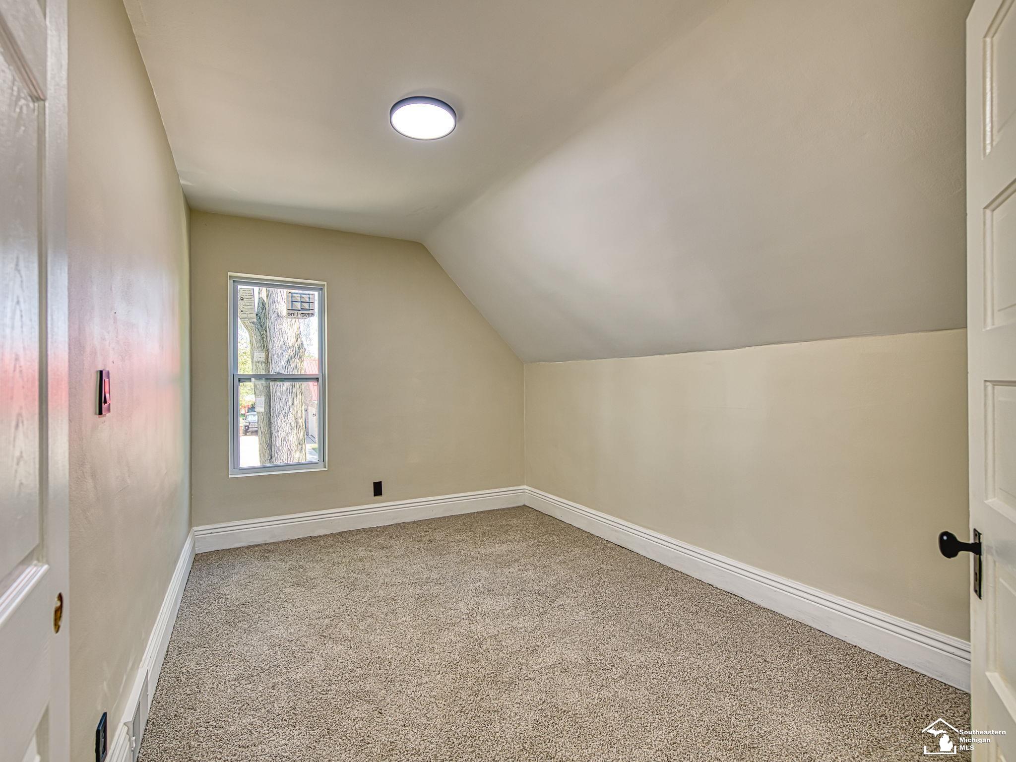 109 W 5th Street