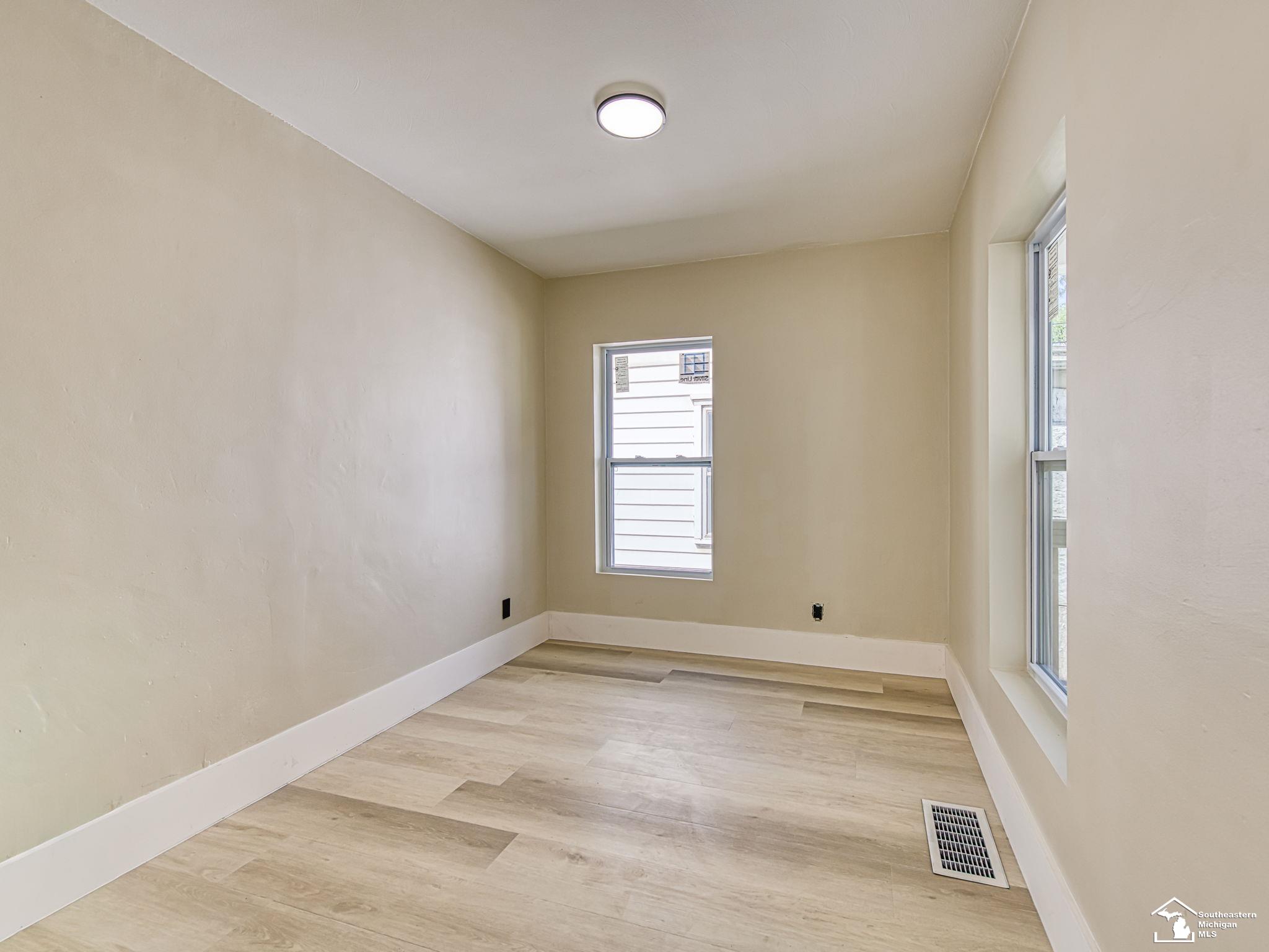 109 W 5th Street