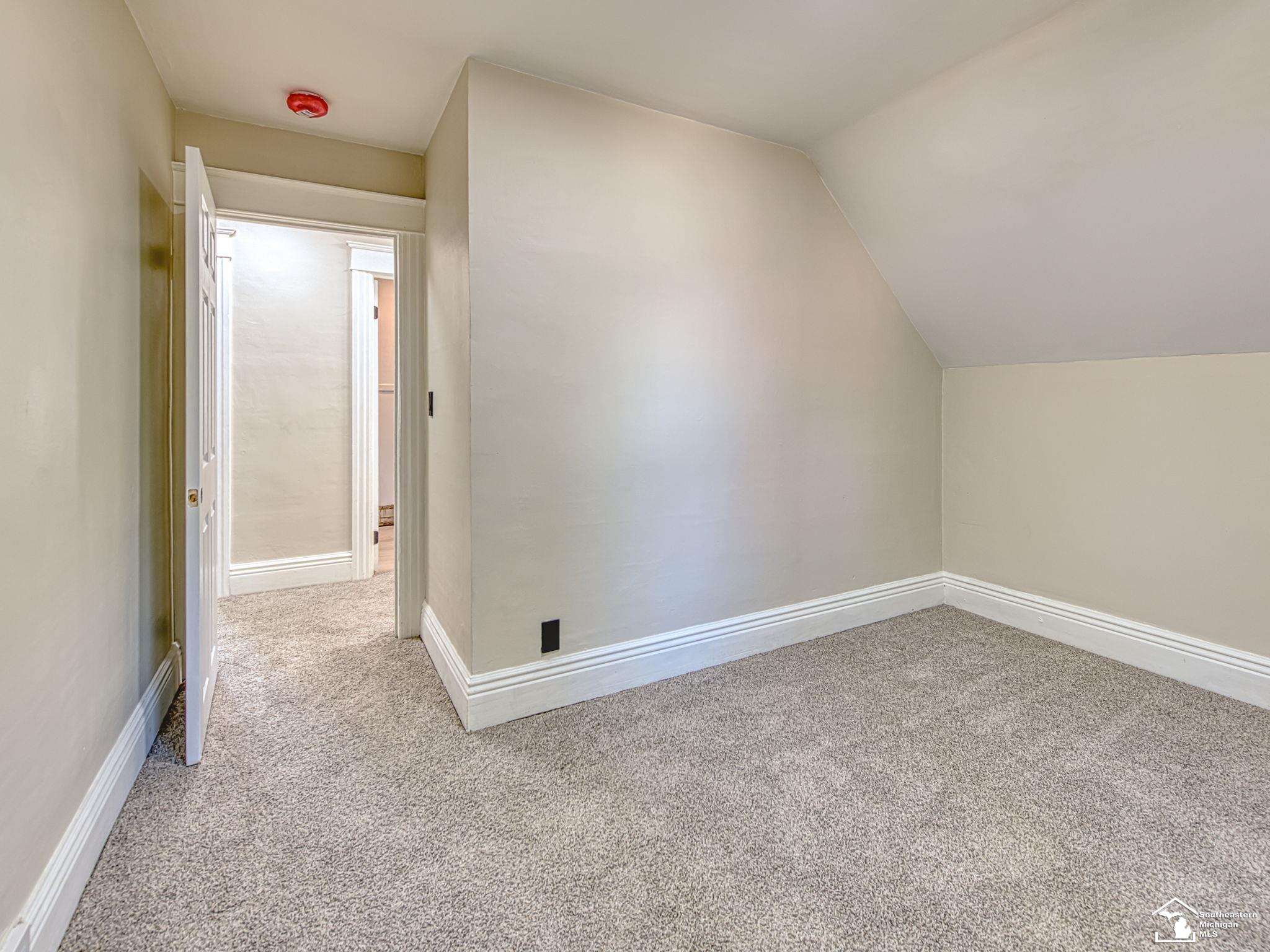 109 W 5th Street