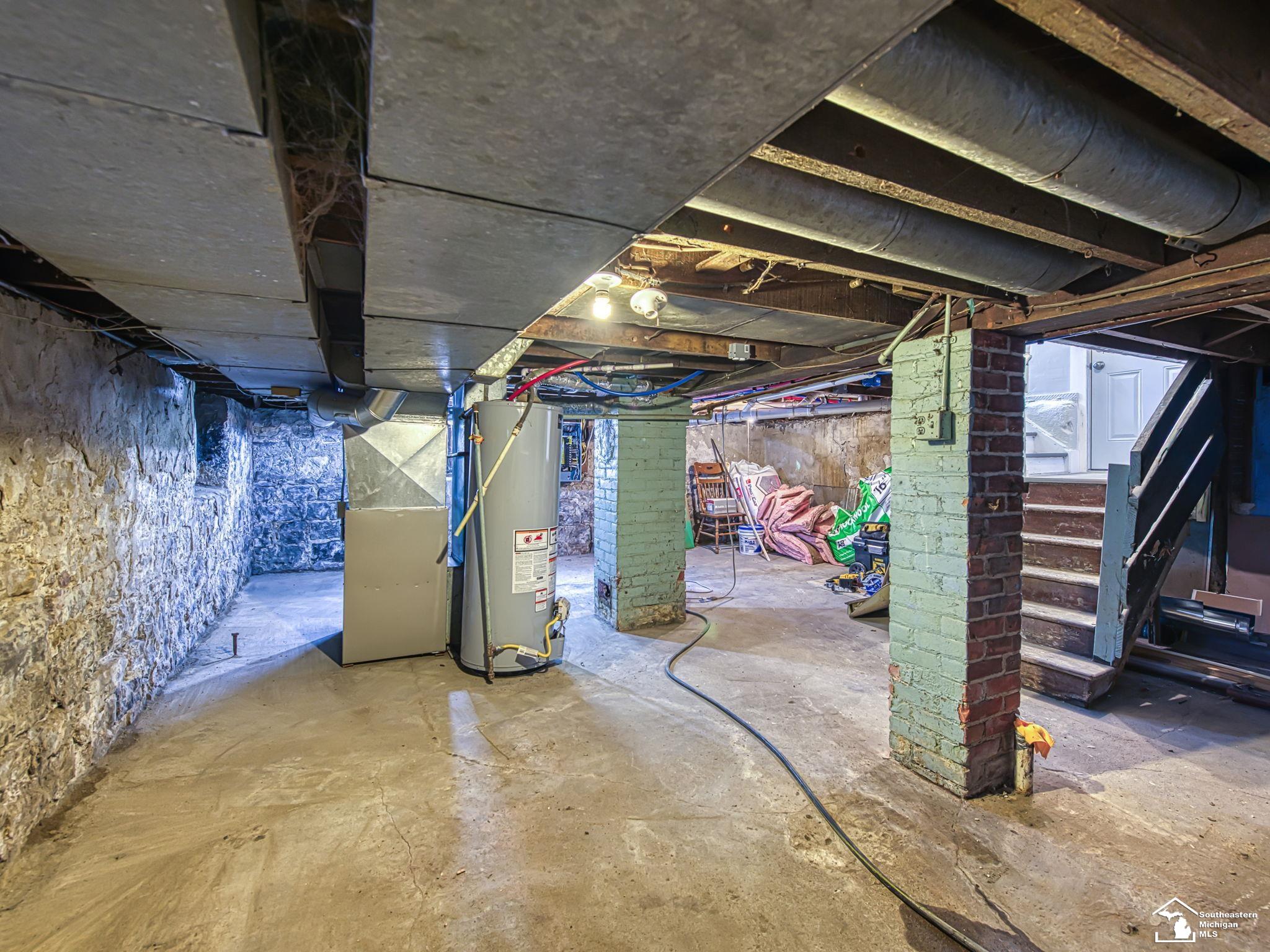 109 W 5th Street